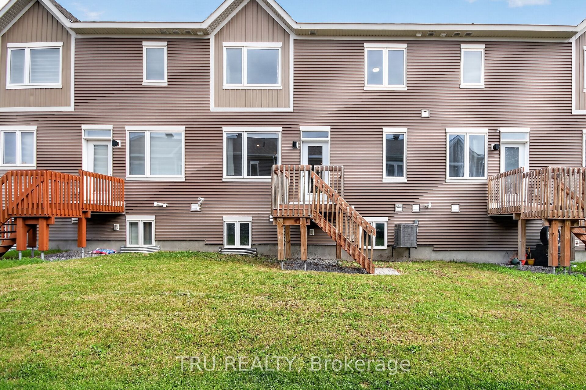 4126 Obsidian Street Property Photo 23