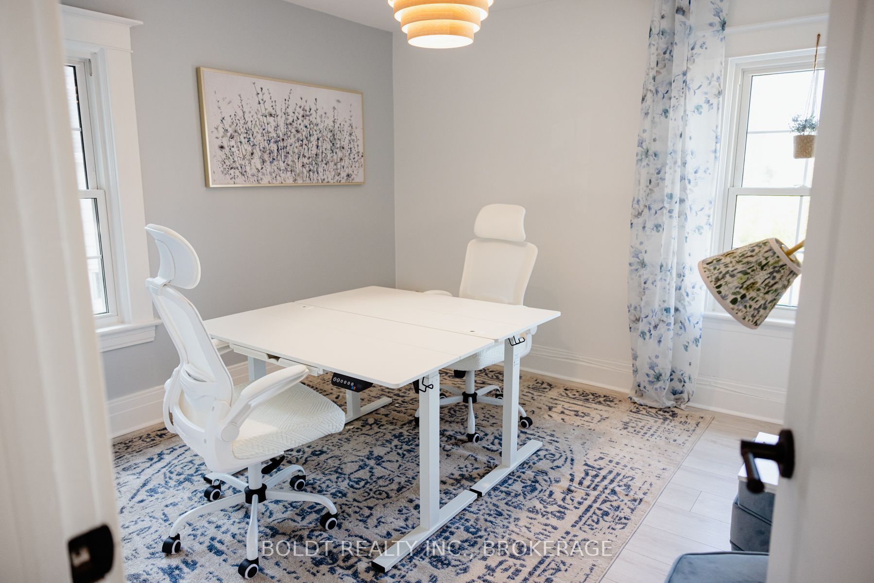 49 Lake Street Delphinium Room Property Photo 1
