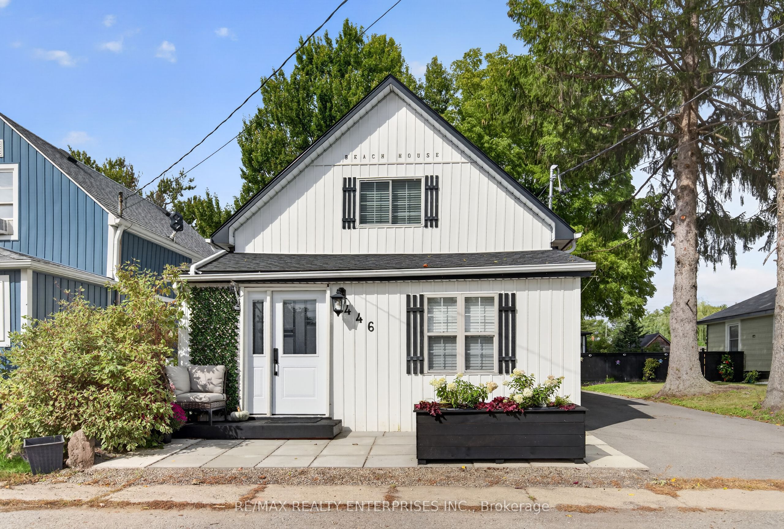 446 Cambridge Road W Property Photo 1
