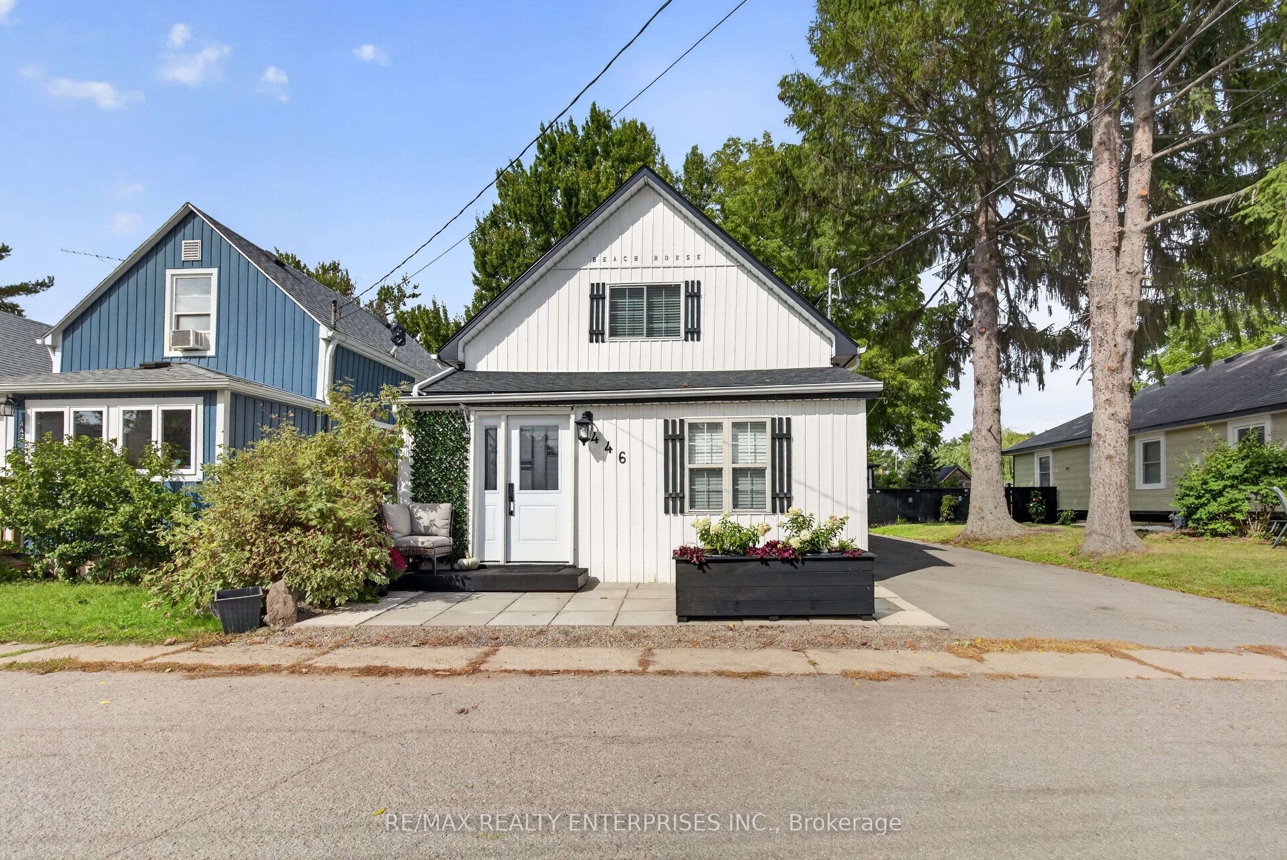 446 Cambridge Road W Property Photo 2