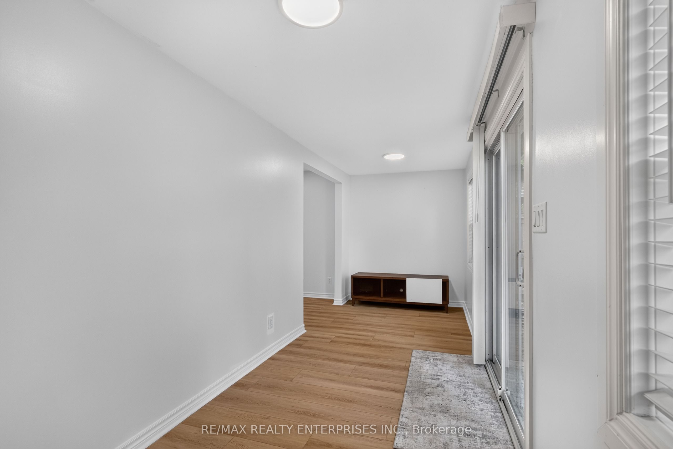 446 Cambridge Road W Property Photo 22