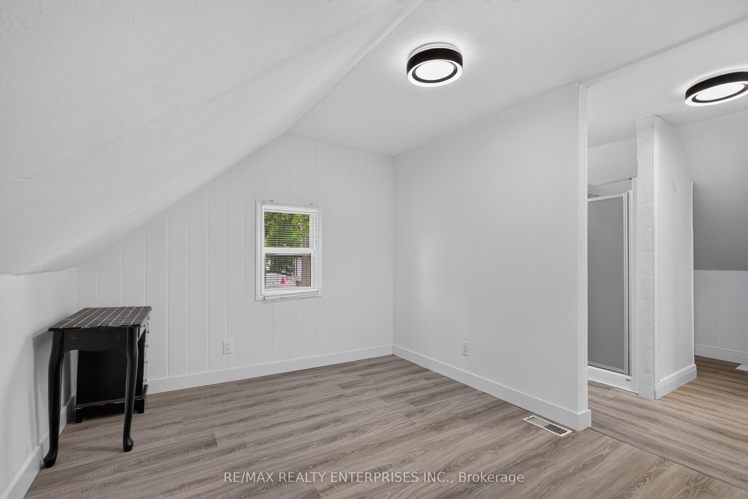 446 Cambridge Road W Property Photo 25
