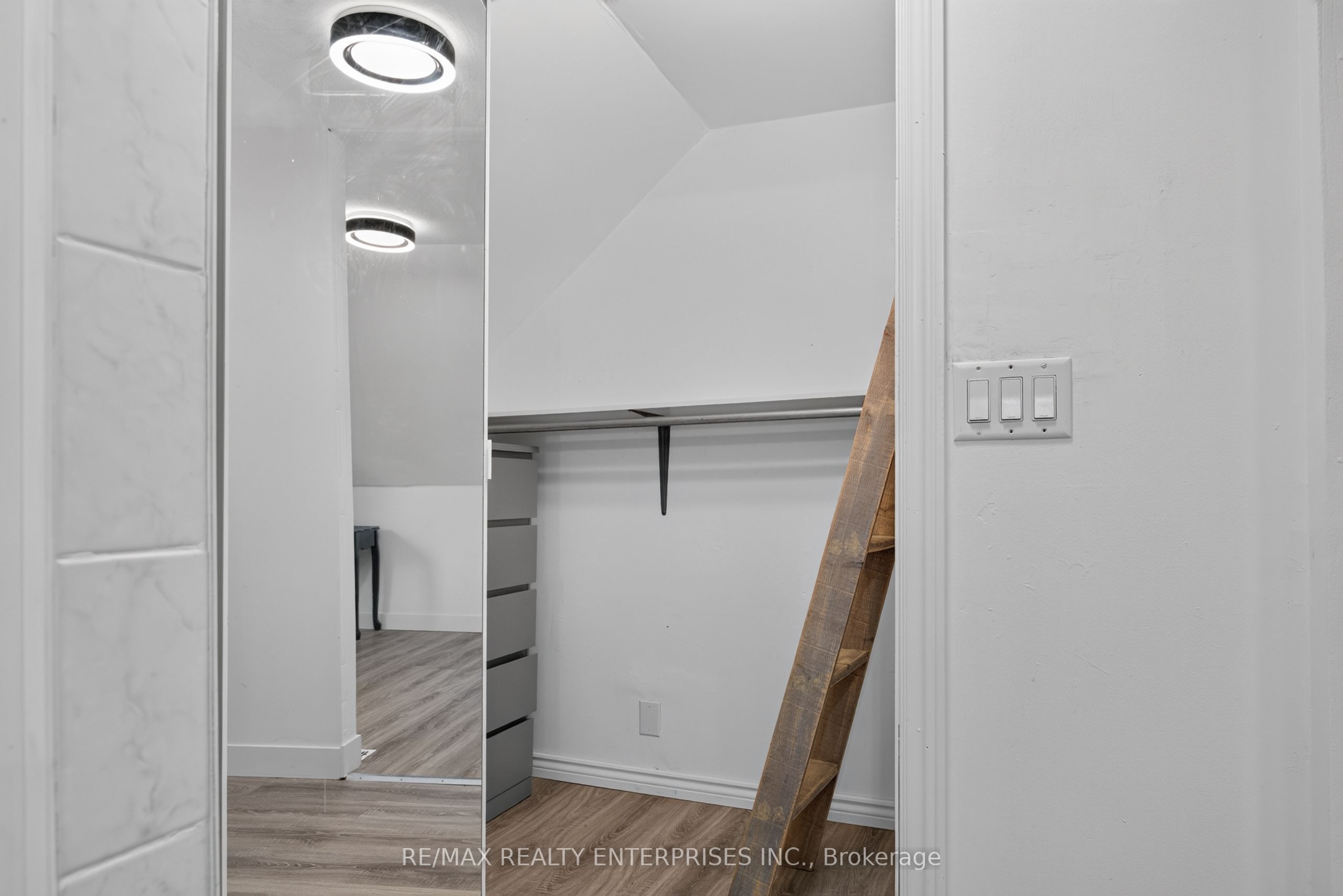 446 Cambridge Road W Property Photo 28