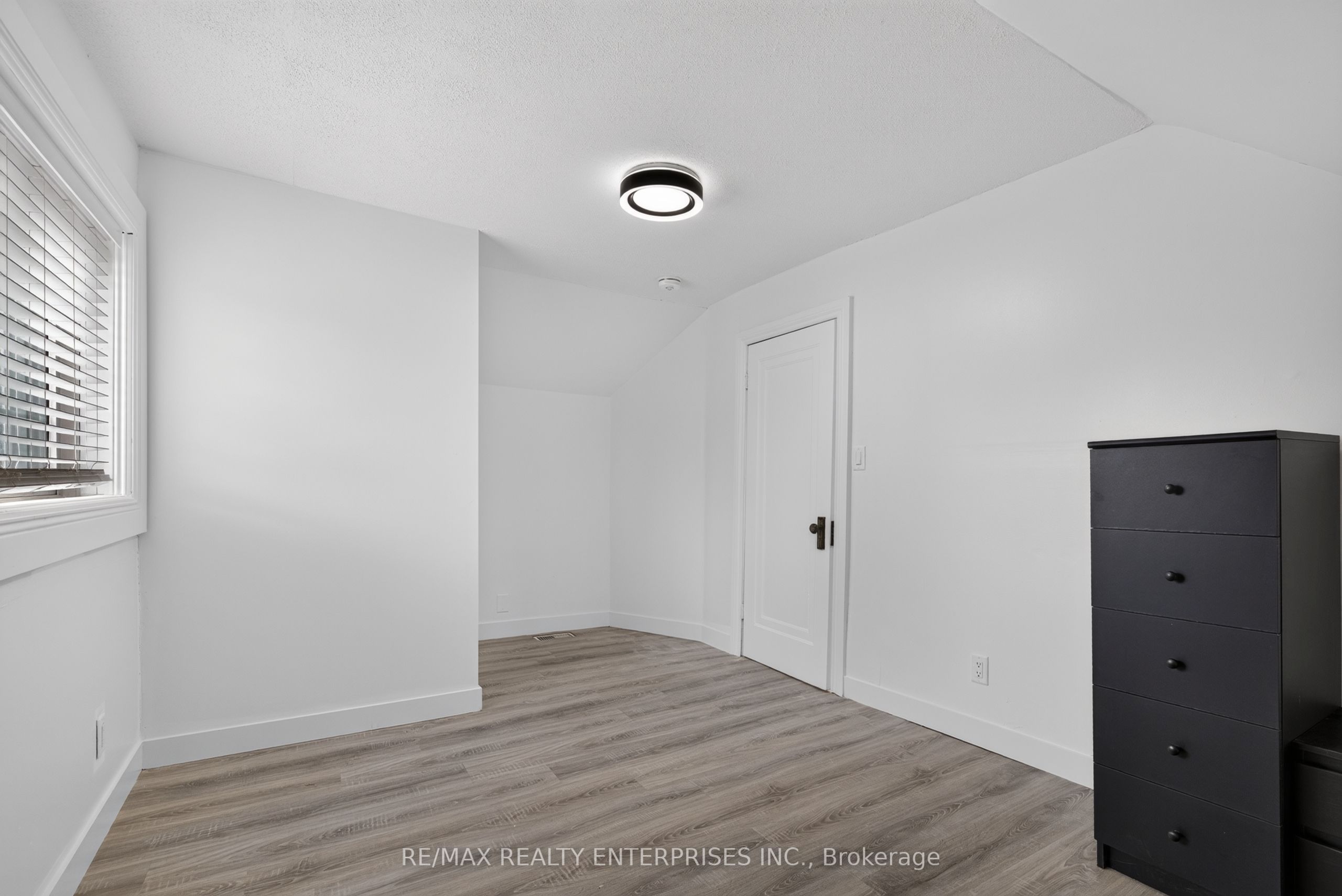 446 Cambridge Road W Property Photo 32