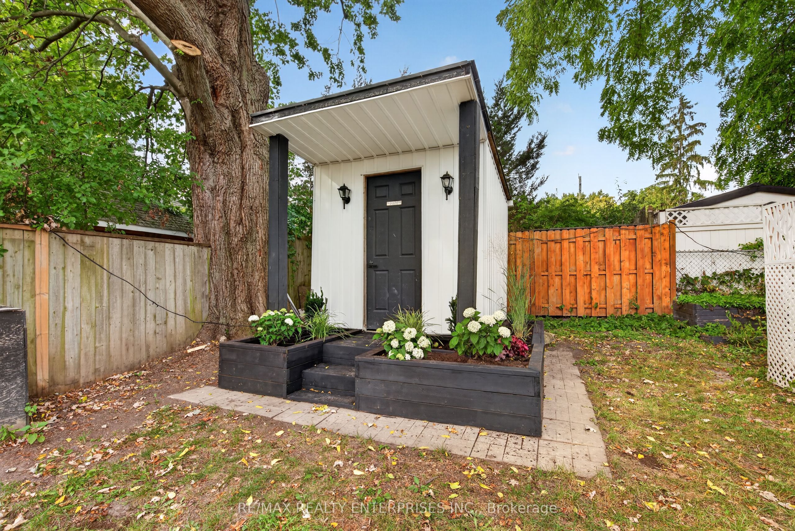446 Cambridge Road W Property Photo 37