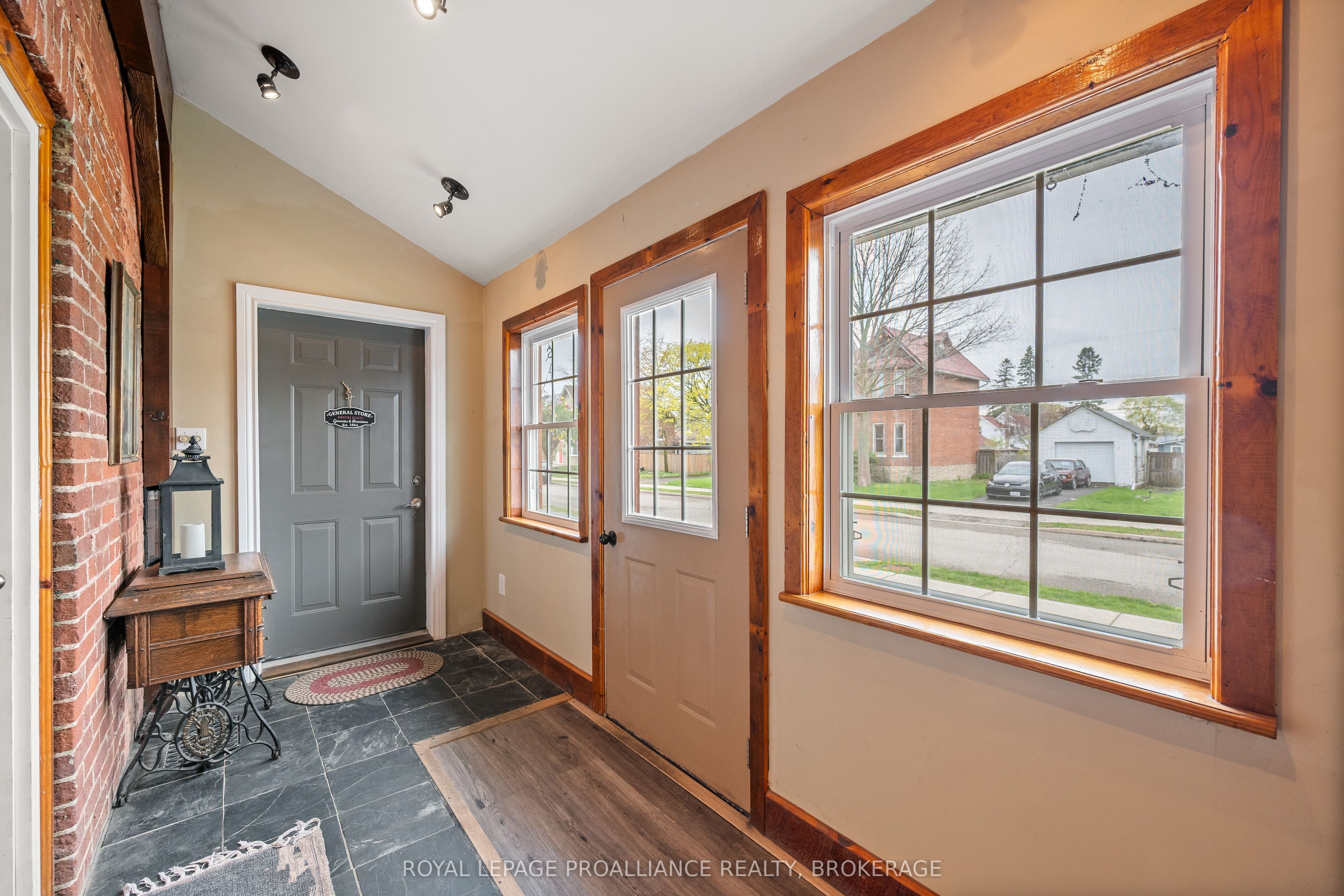 277 Brock Street Property Photo 5