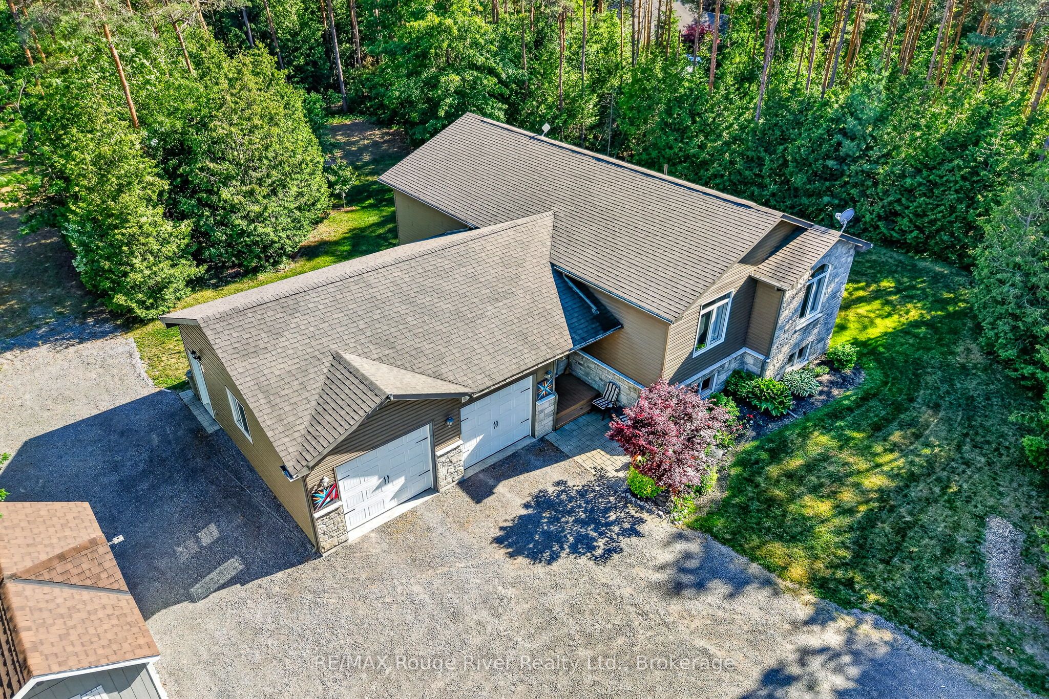 149 Pine Tree Lane Property Photo 3