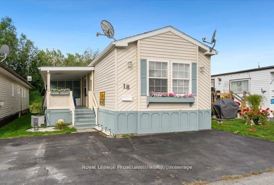 311 Dundas Street E 18 Property Photo 1