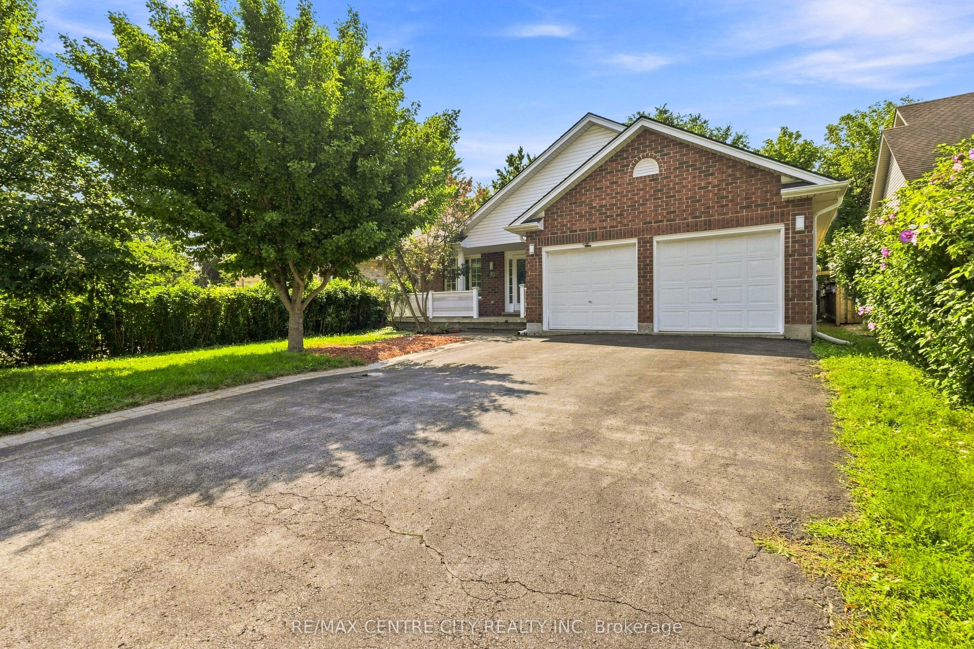 93 Mctaggart Court Property Photo 4
