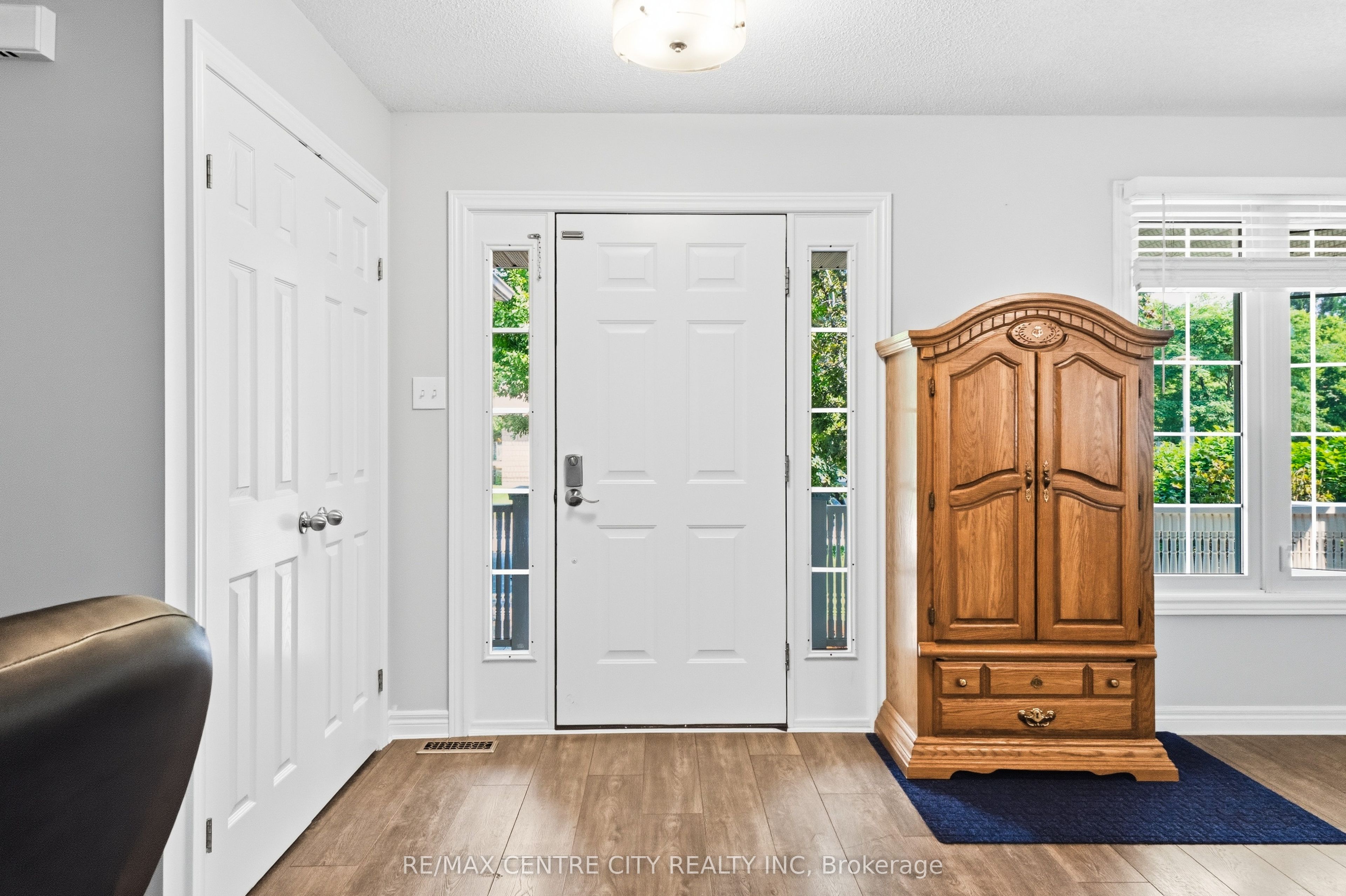 93 Mctaggart Court Property Photo 6