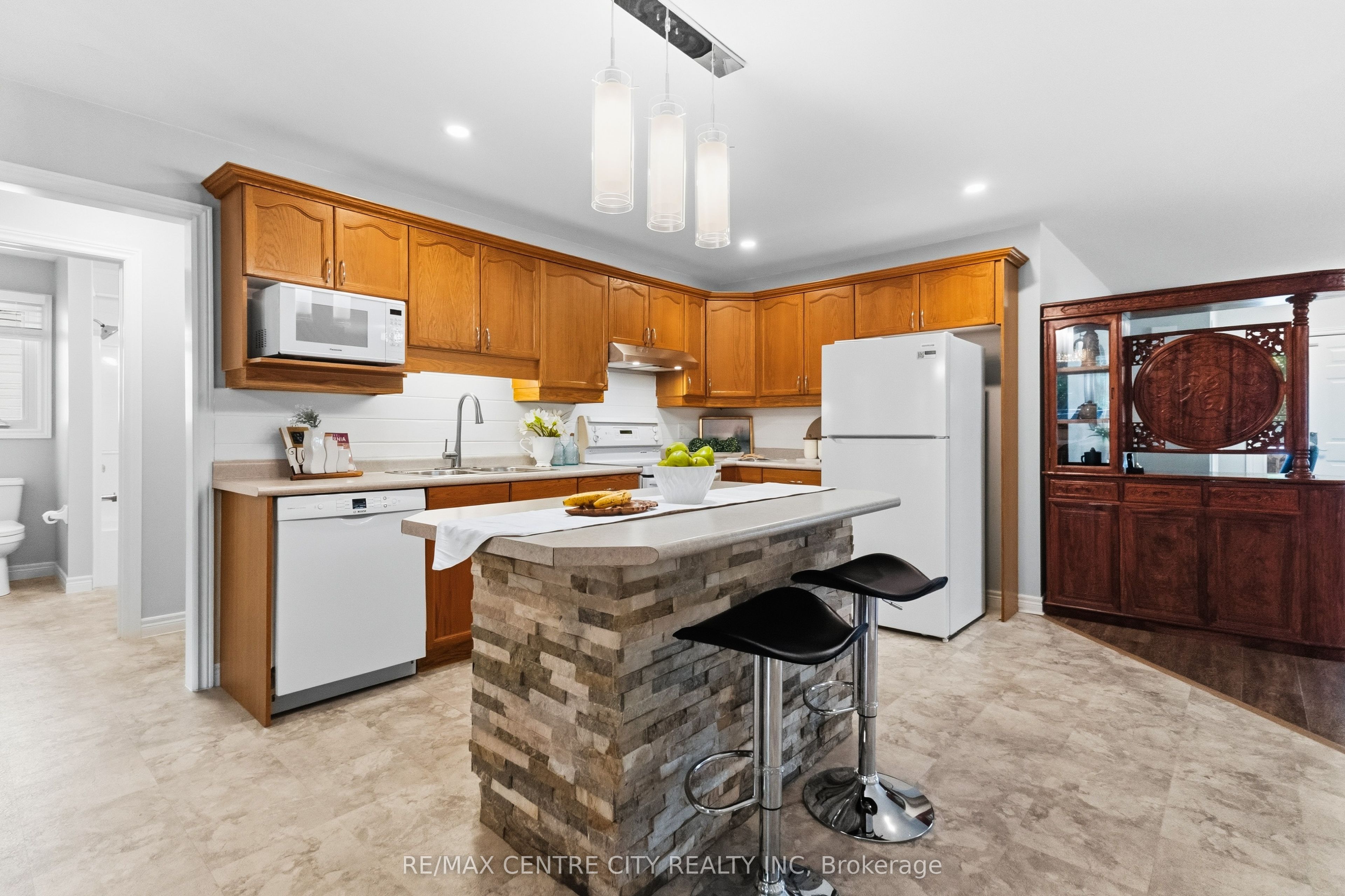 93 Mctaggart Court Property Photo 15
