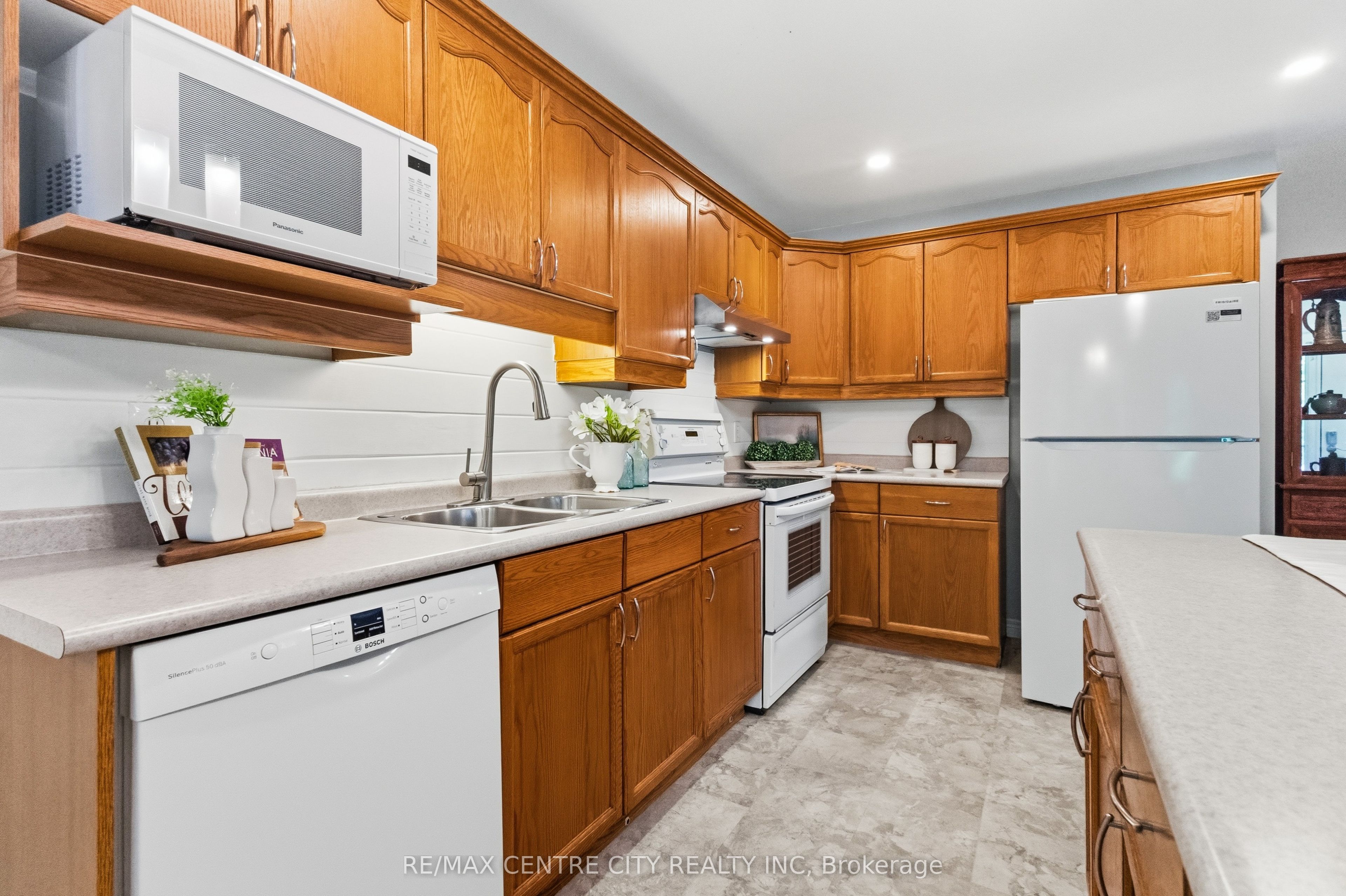 93 Mctaggart Court Property Photo 17