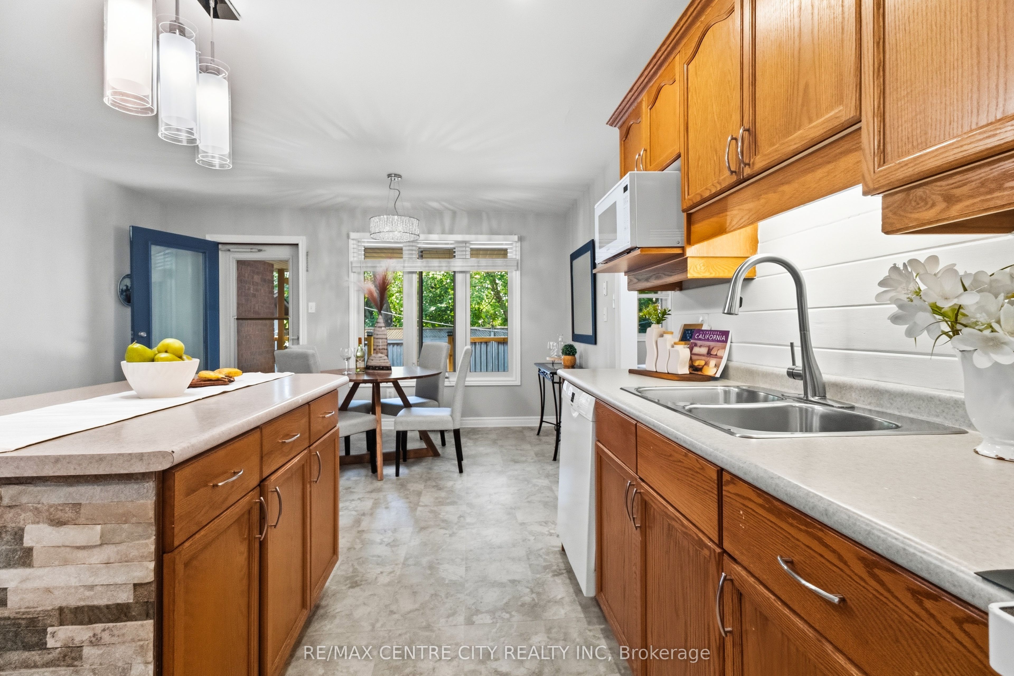 93 Mctaggart Court Property Photo 18