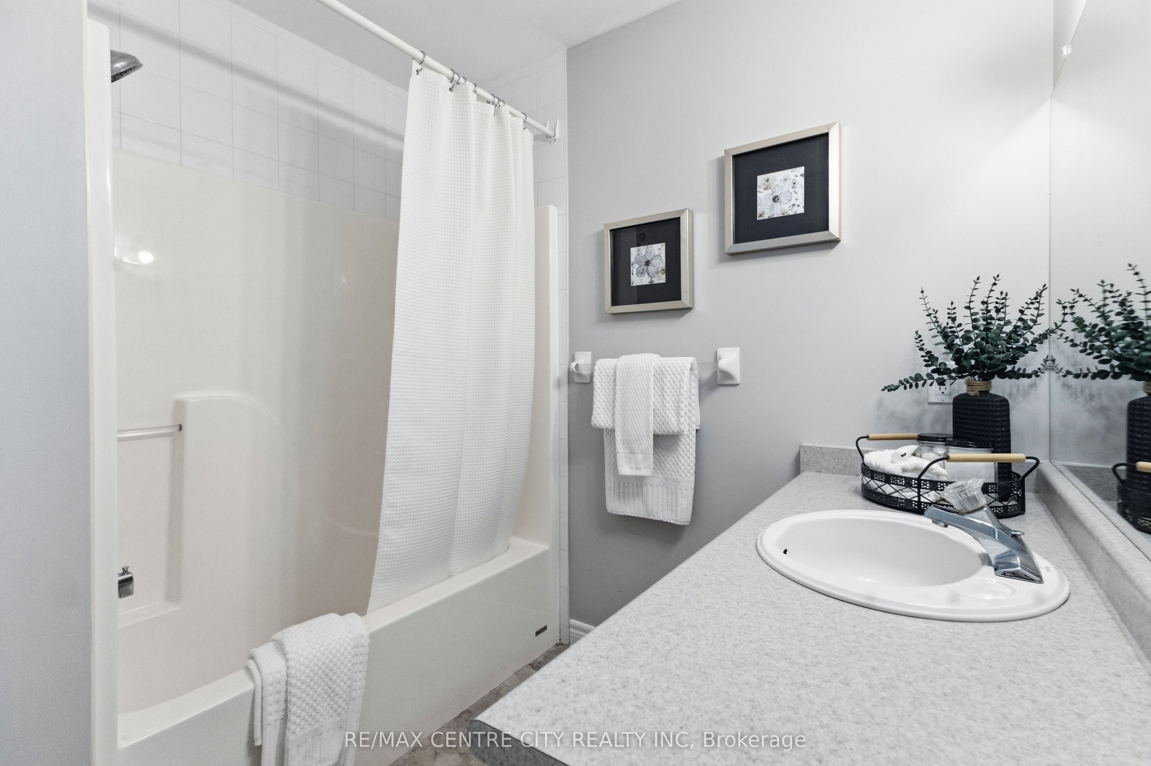 93 Mctaggart Court Property Photo 27