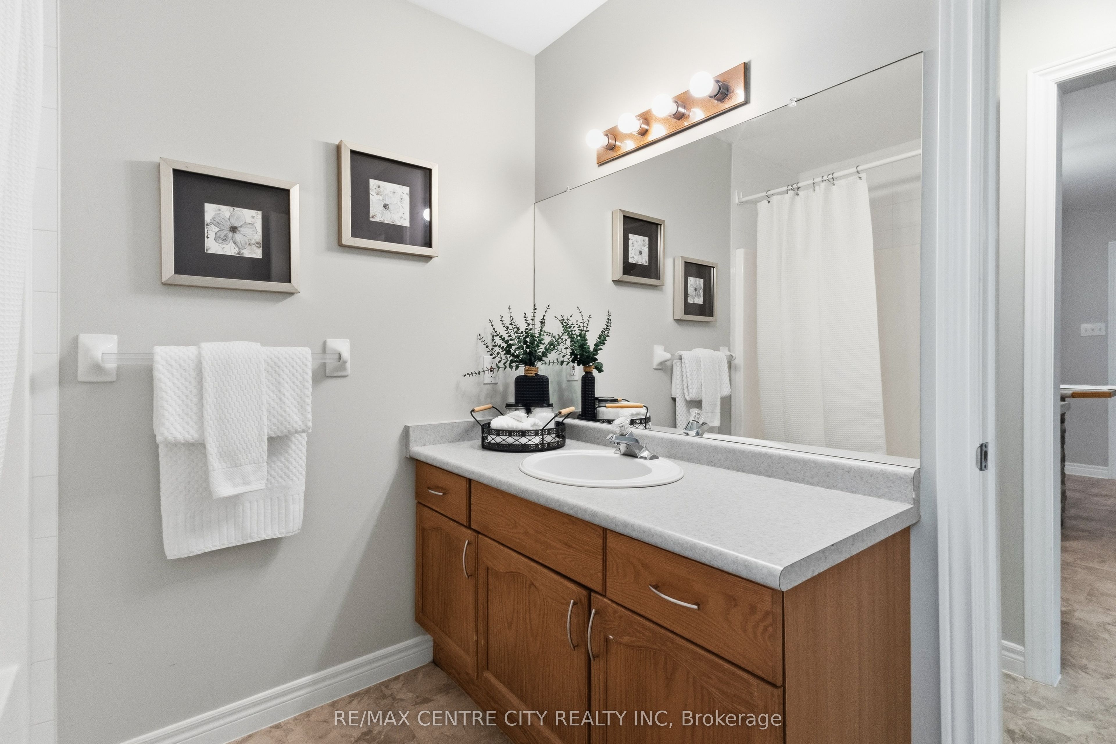 93 Mctaggart Court Property Photo 28