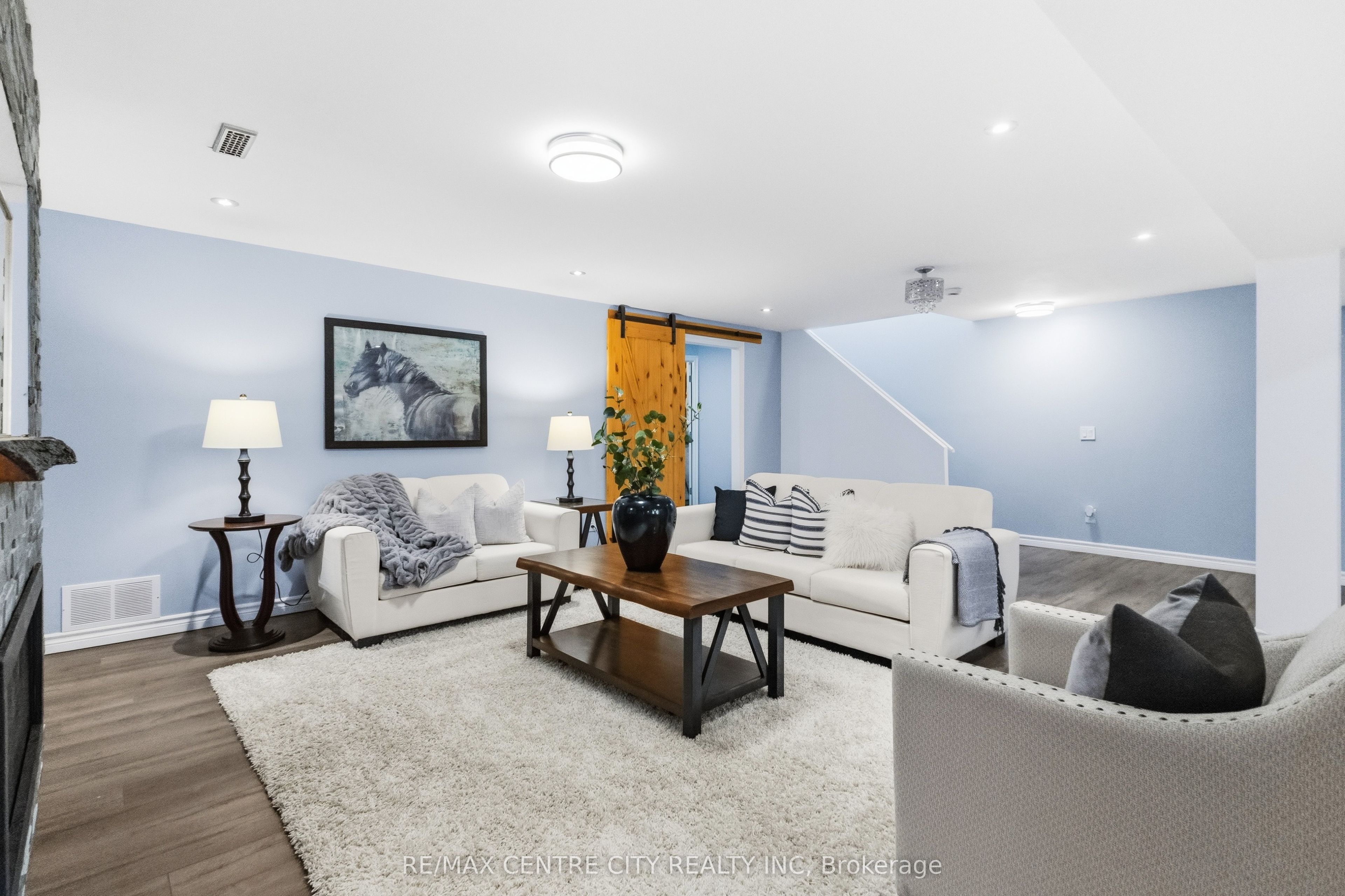 93 Mctaggart Court Property Photo 35
