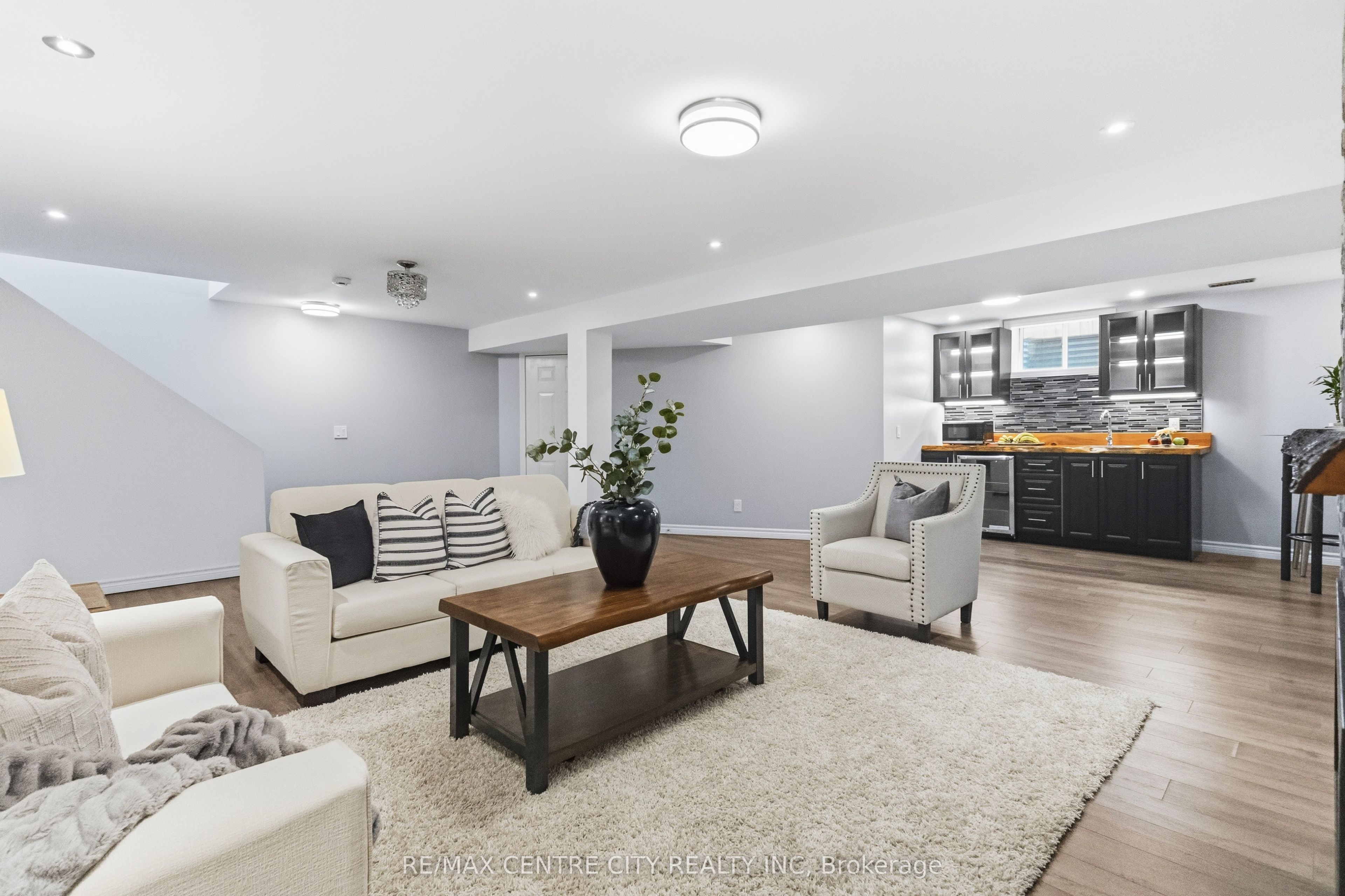 93 Mctaggart Court Property Photo 36