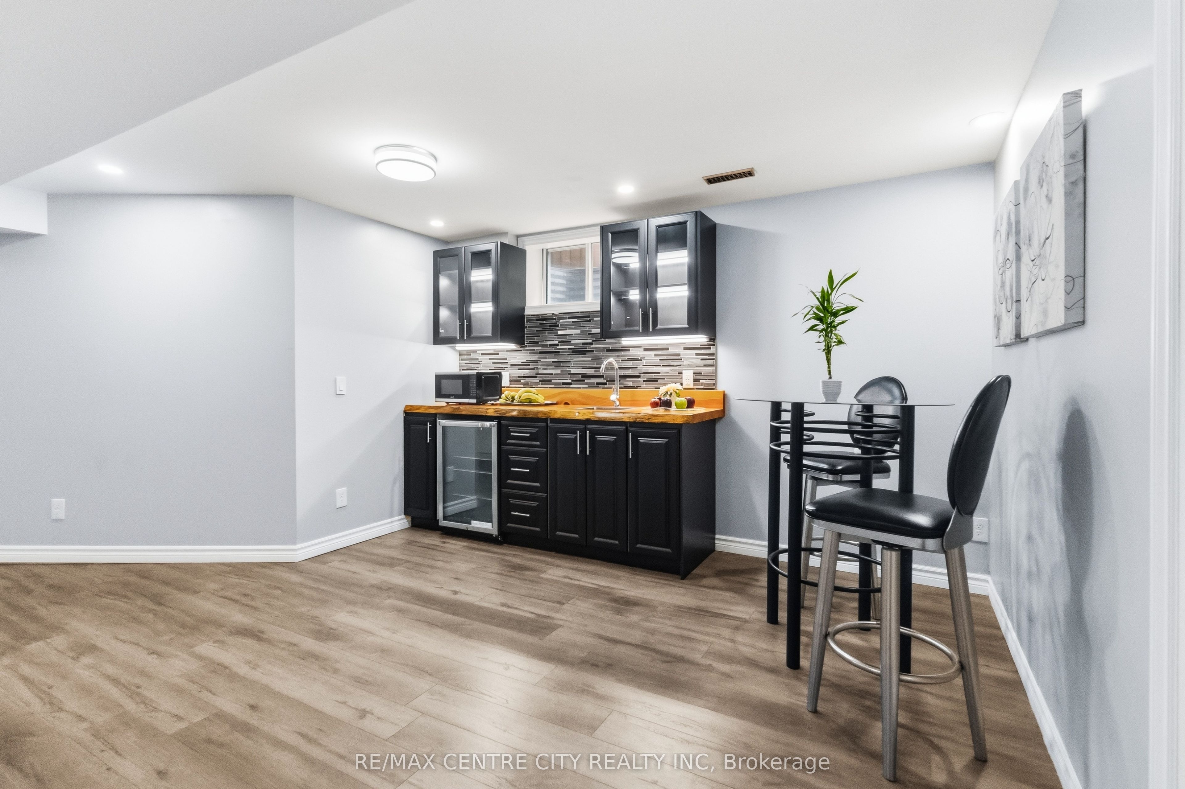 93 Mctaggart Court Property Photo 37