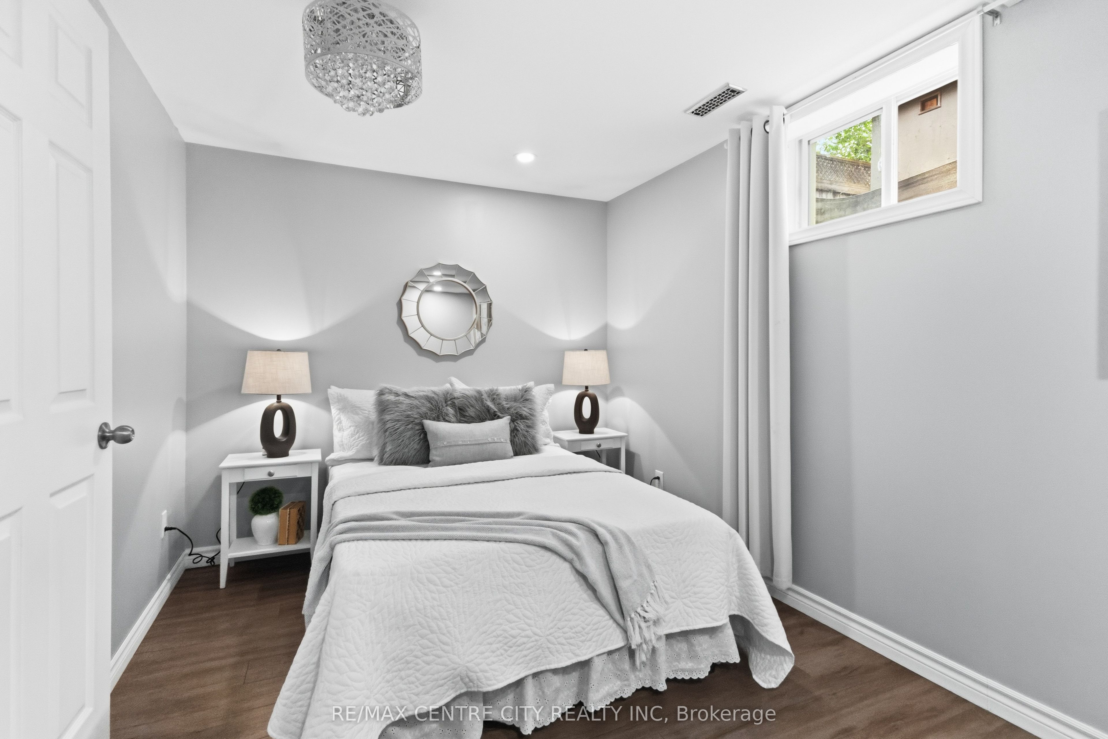 93 Mctaggart Court Property Photo 40
