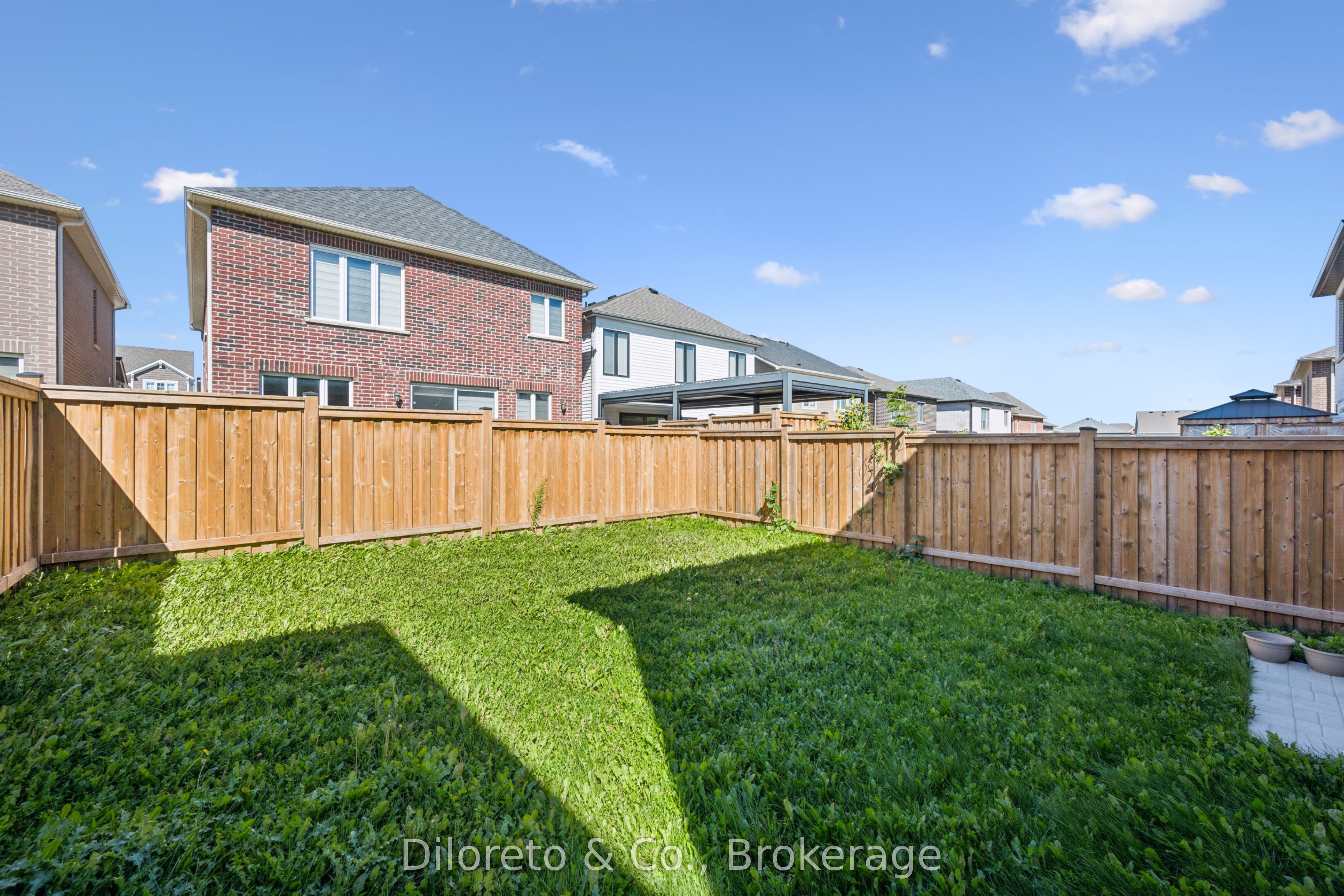 23 Saxony Street Property Photo 31