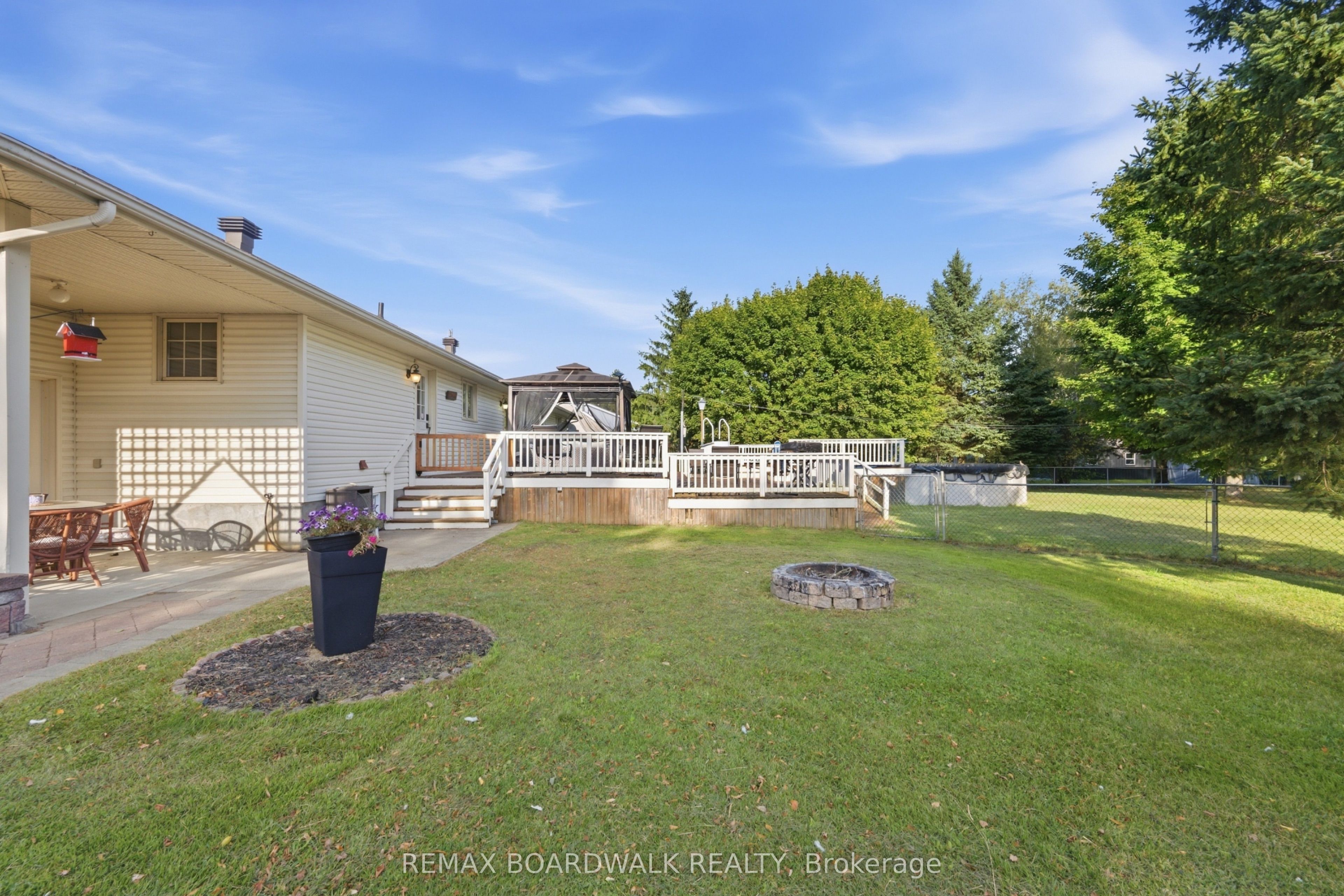 2725 Mcintosh Road Property Photo 16
