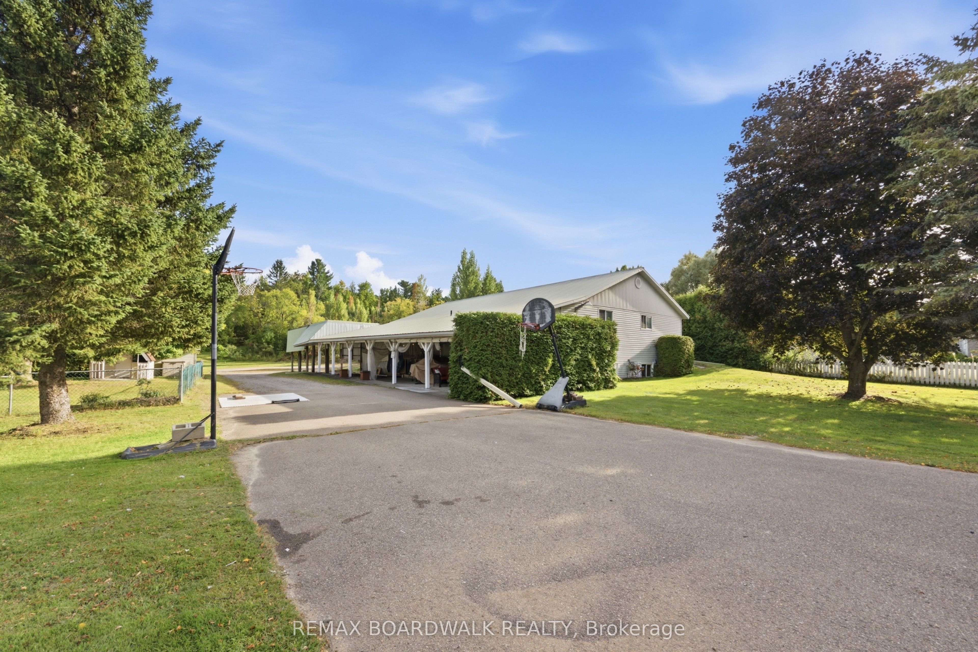2725 Mcintosh Road Property Photo 18