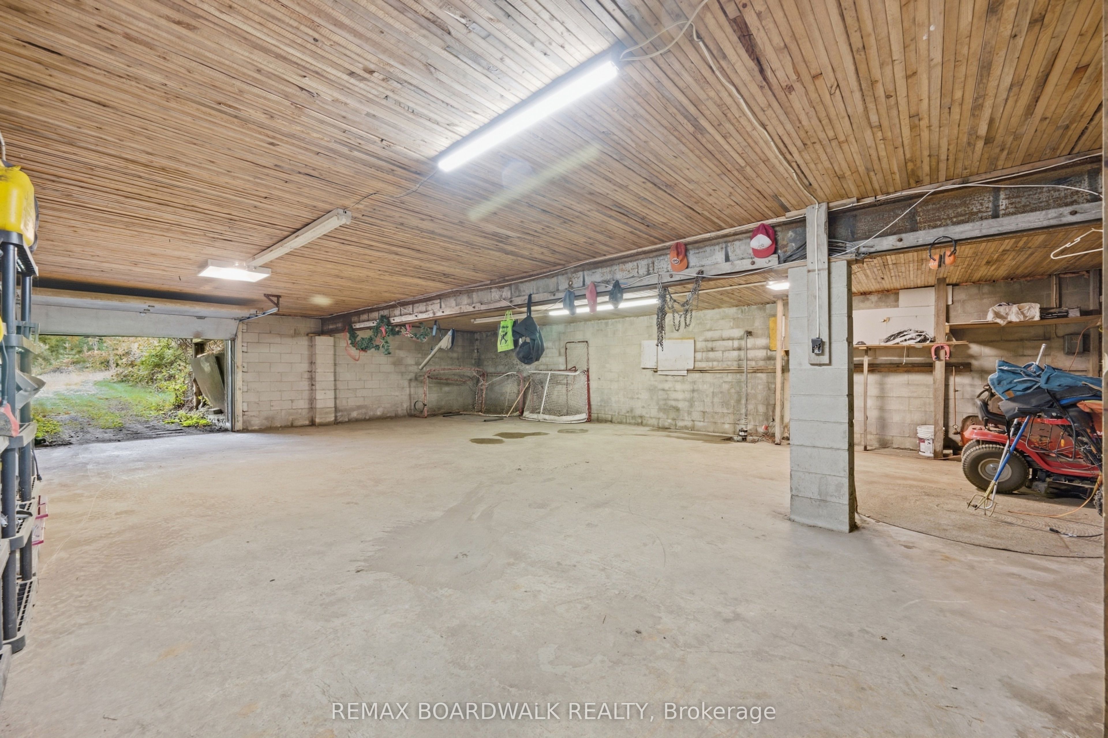 2725 Mcintosh Road Property Photo 22