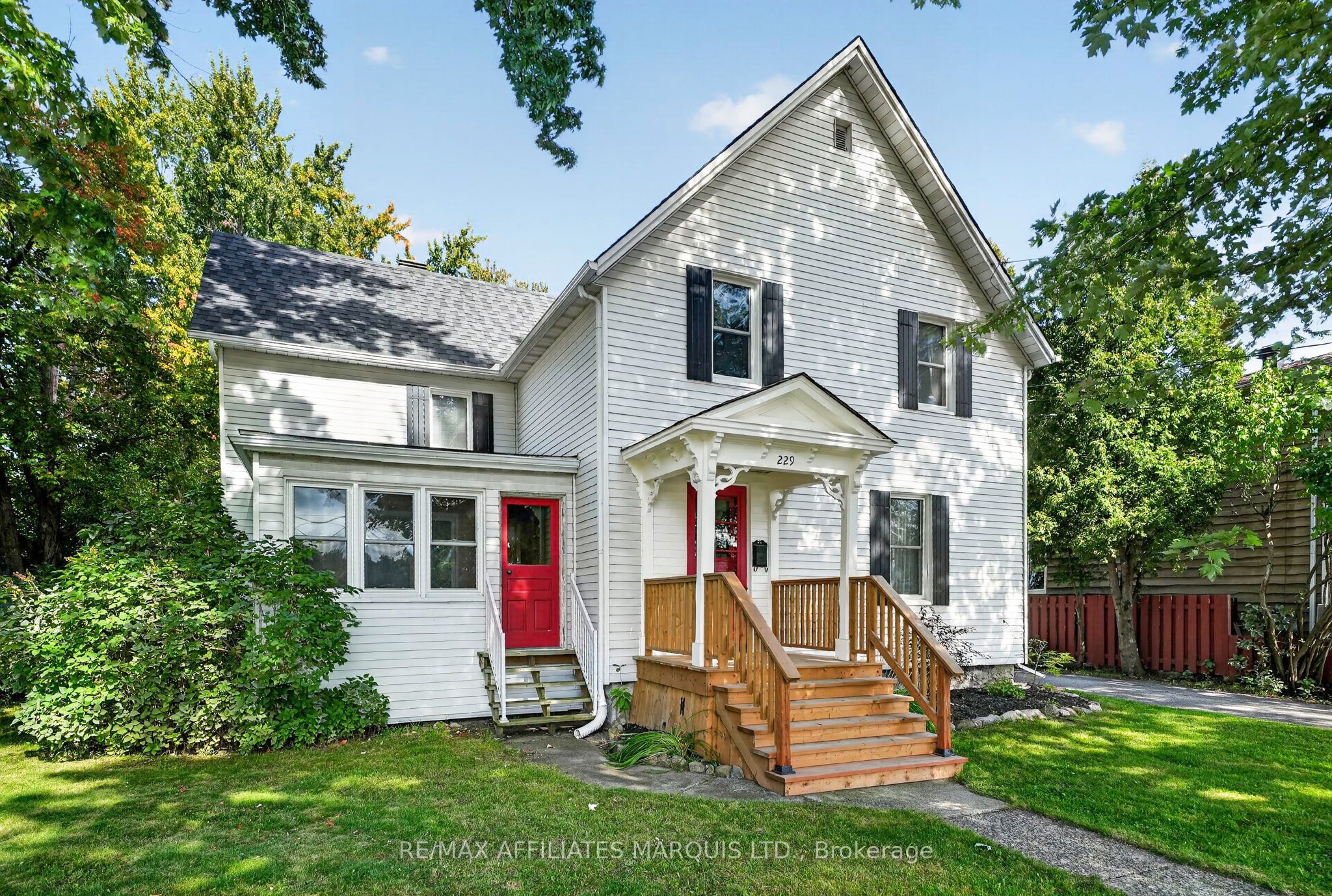 229 4th Street E Property Photo 1