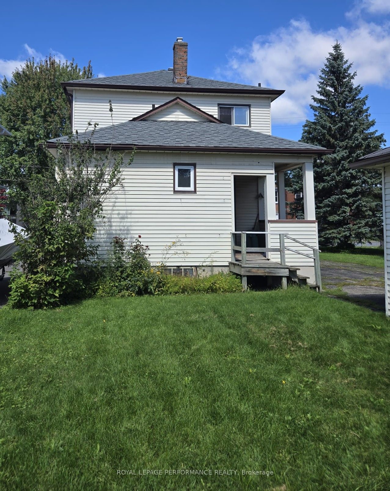 436 Fourth Street E Property Photo 2