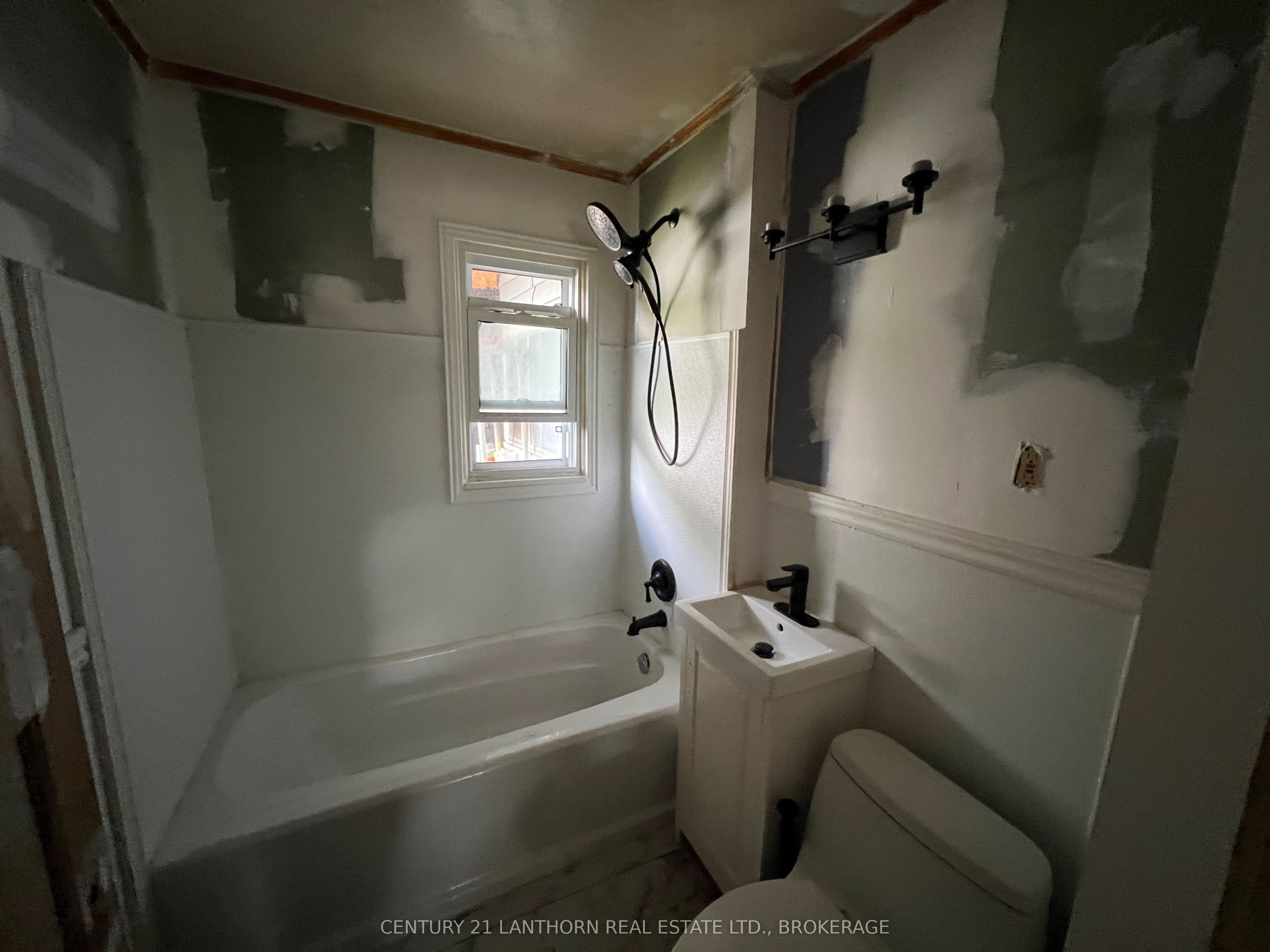 21 First Avenue Property Photo 5