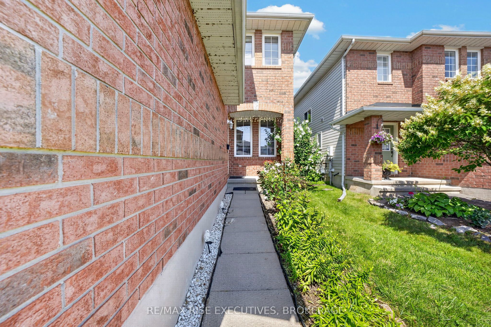 254 Ellesmeer Avenue Property Photo 3