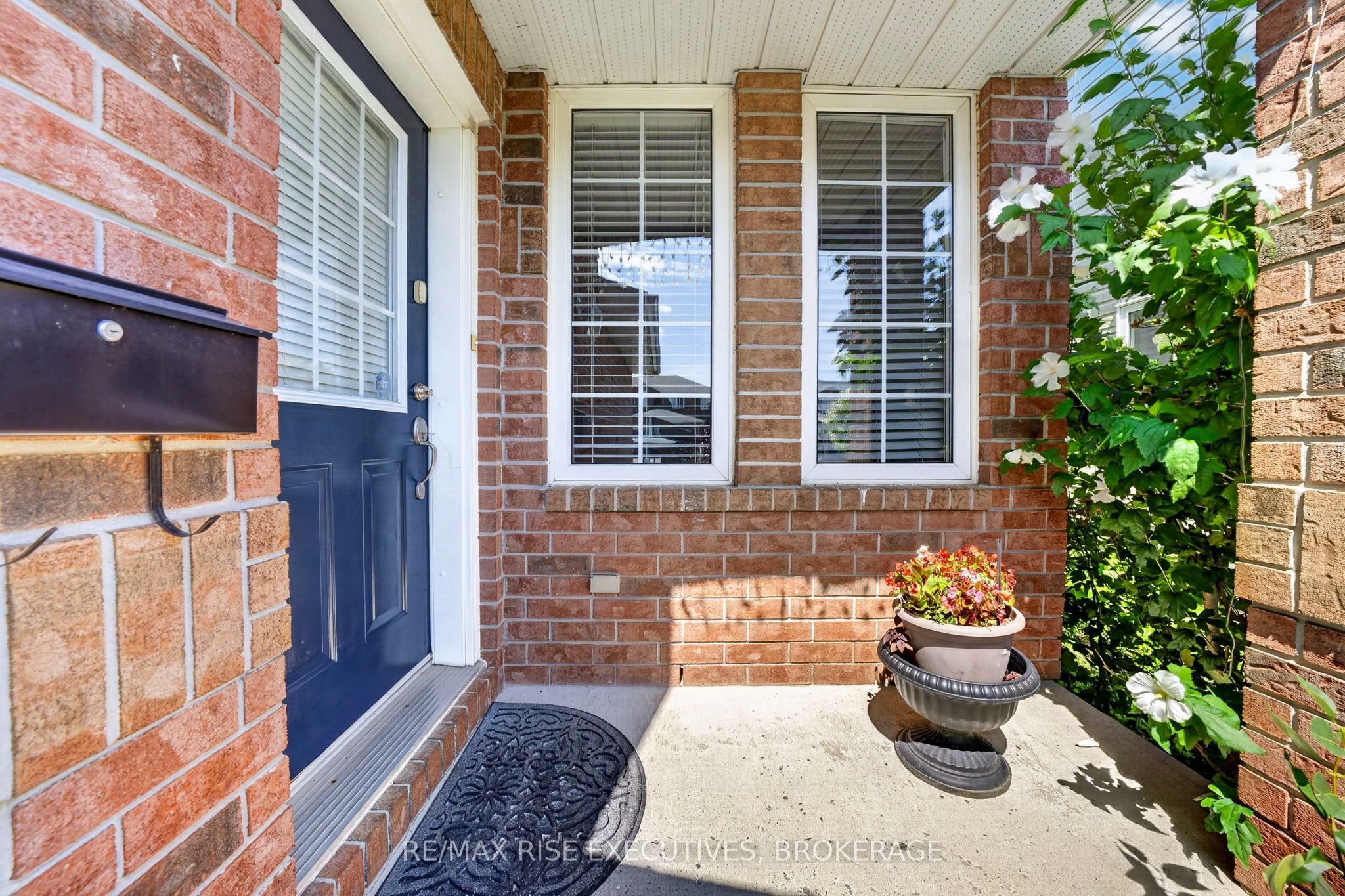 254 Ellesmeer Avenue Property Photo 4