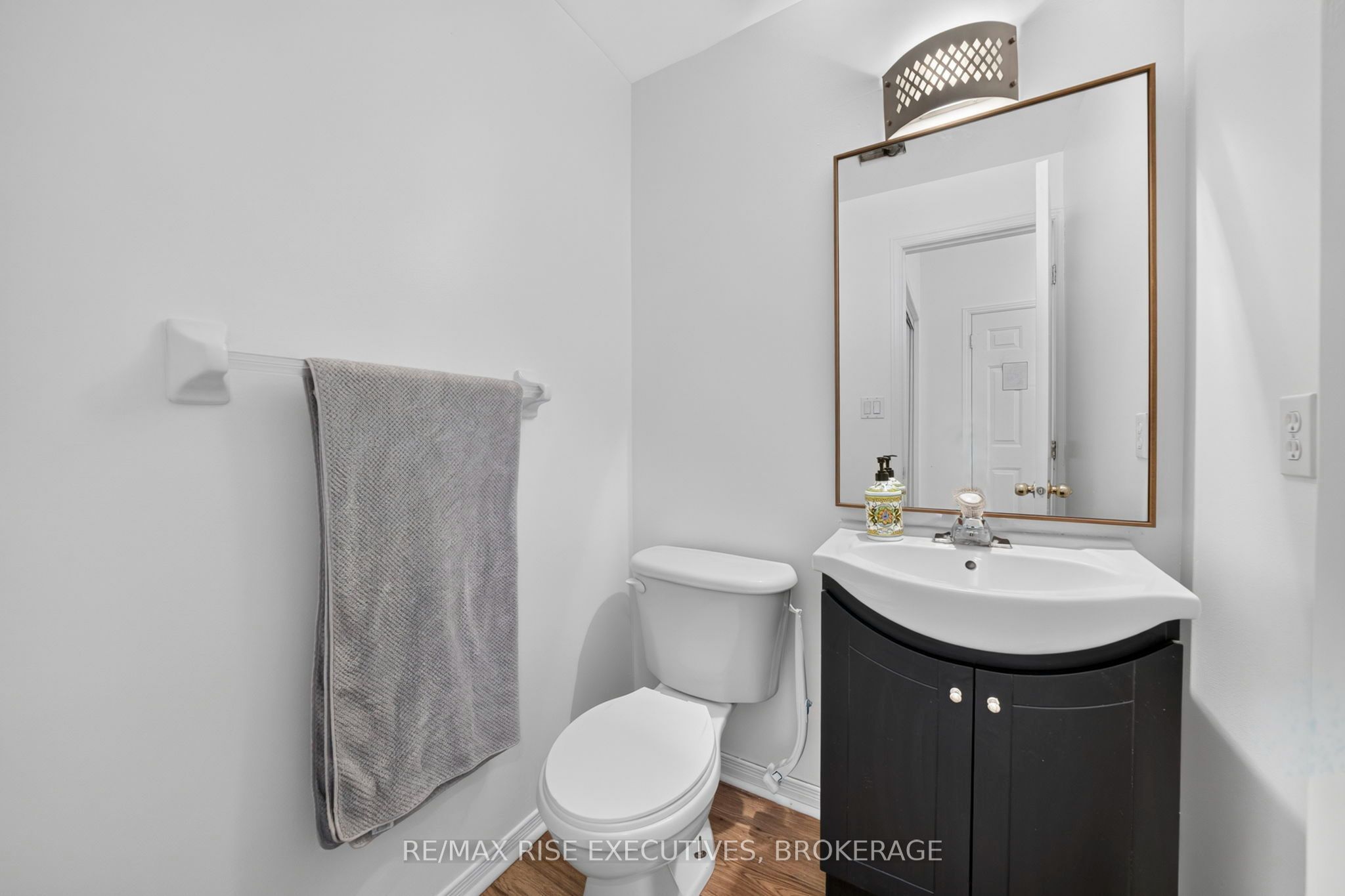 254 Ellesmeer Avenue Property Photo 7