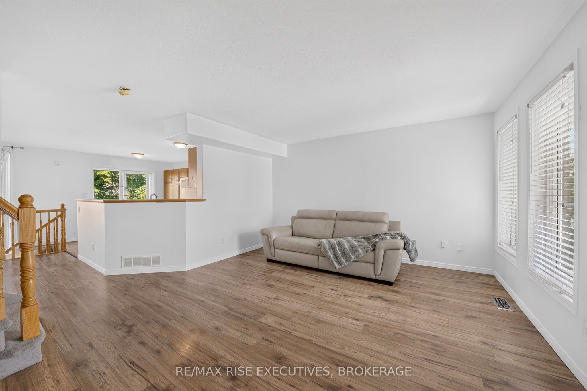 254 Ellesmeer Avenue Property Photo 8