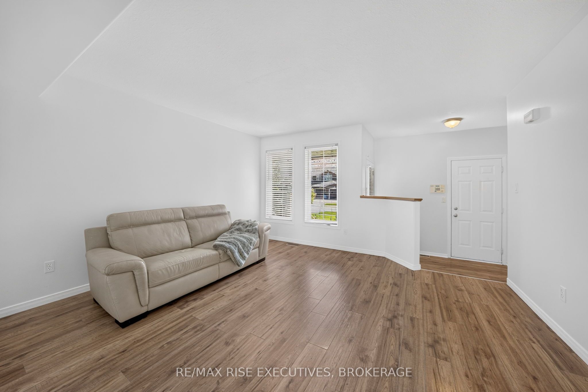 254 Ellesmeer Avenue Property Photo 9