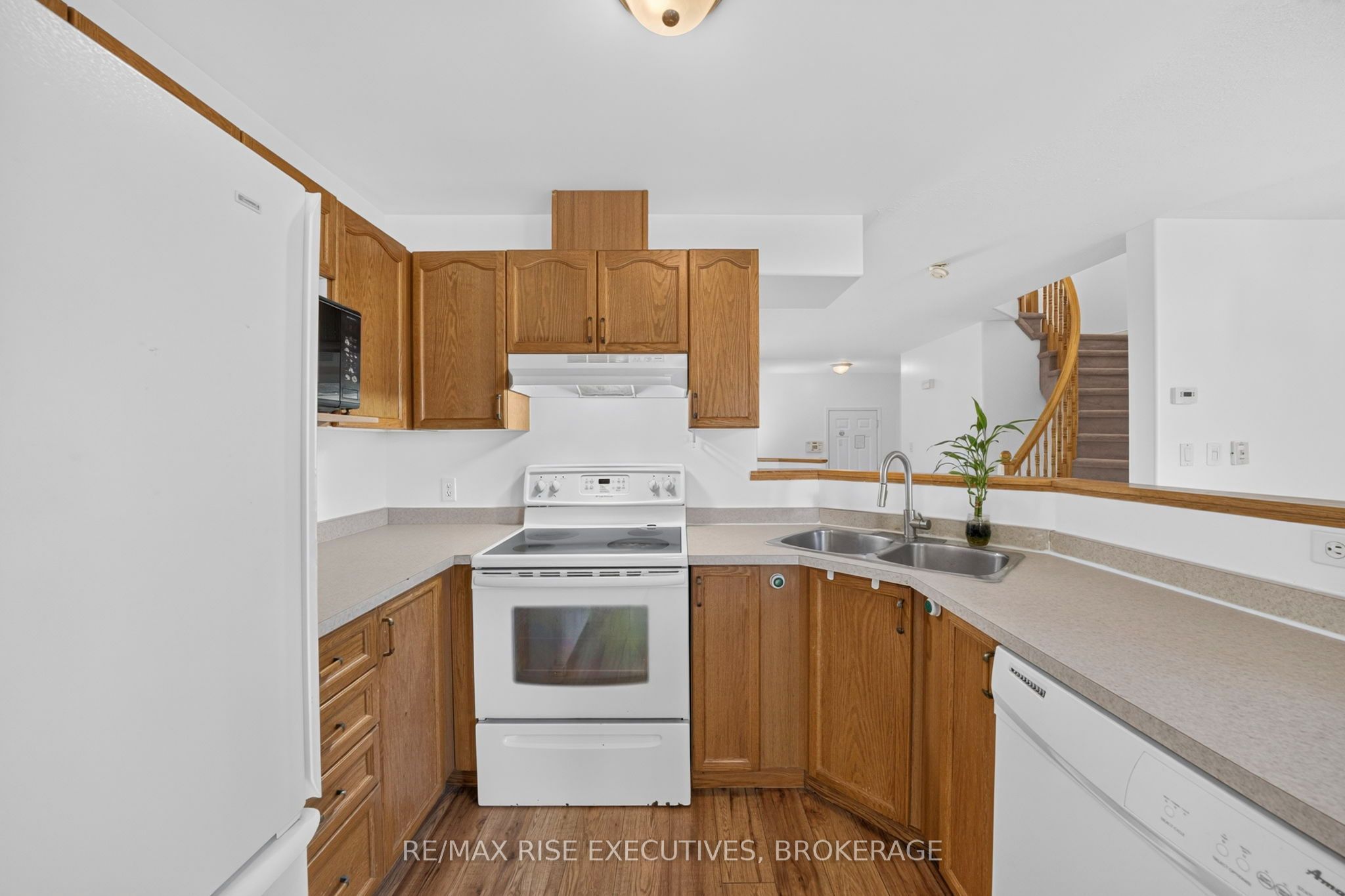 254 Ellesmeer Avenue Property Photo 15