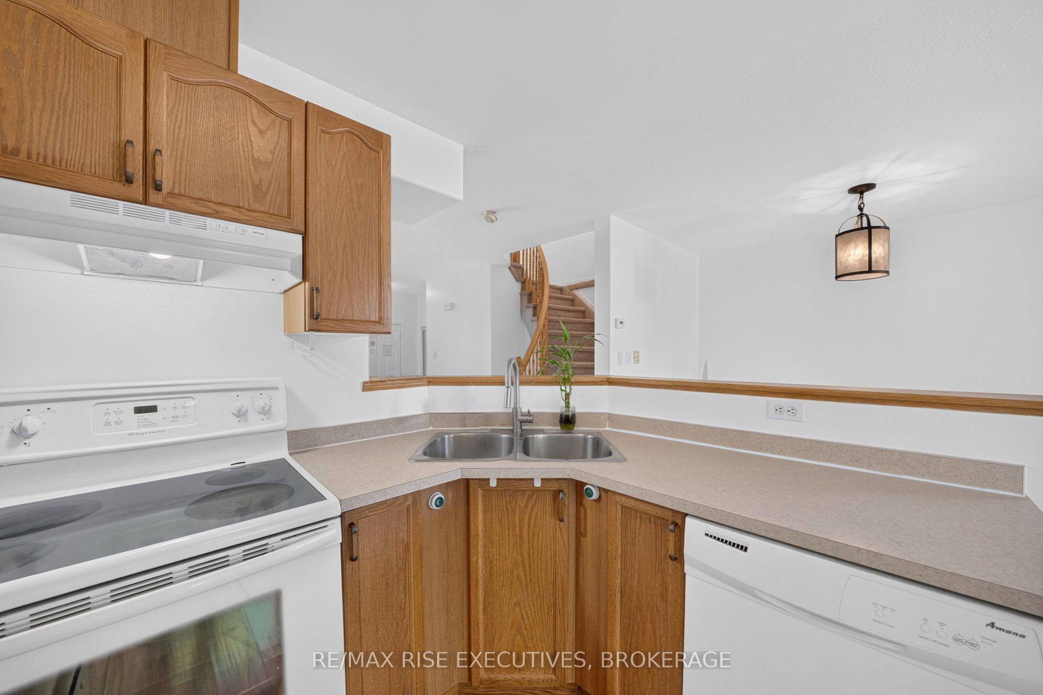 254 Ellesmeer Avenue Property Photo 16