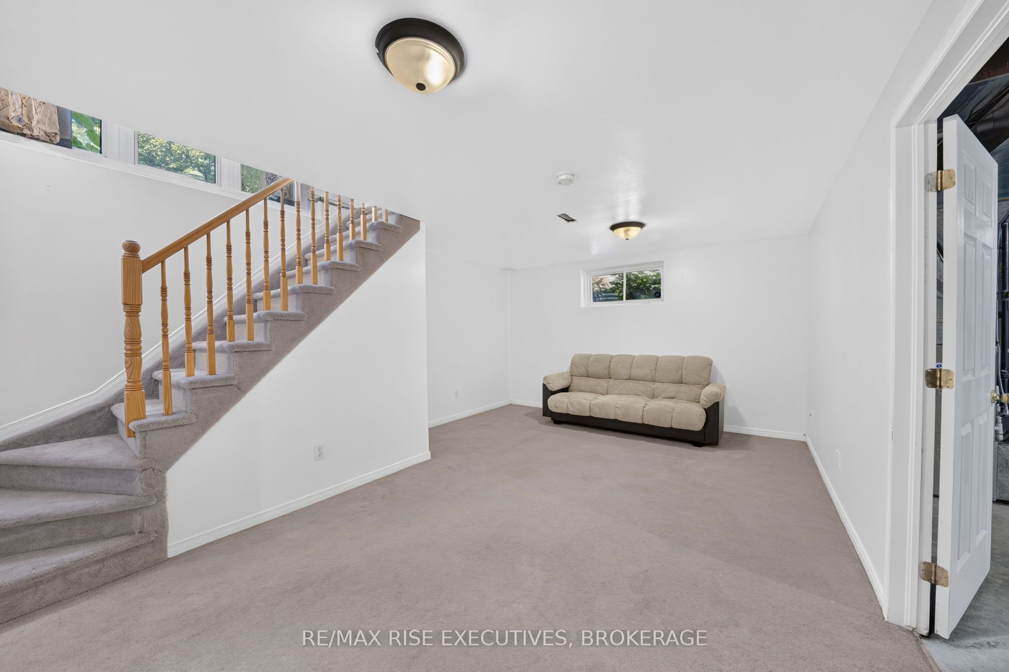 254 Ellesmeer Avenue Property Photo 18