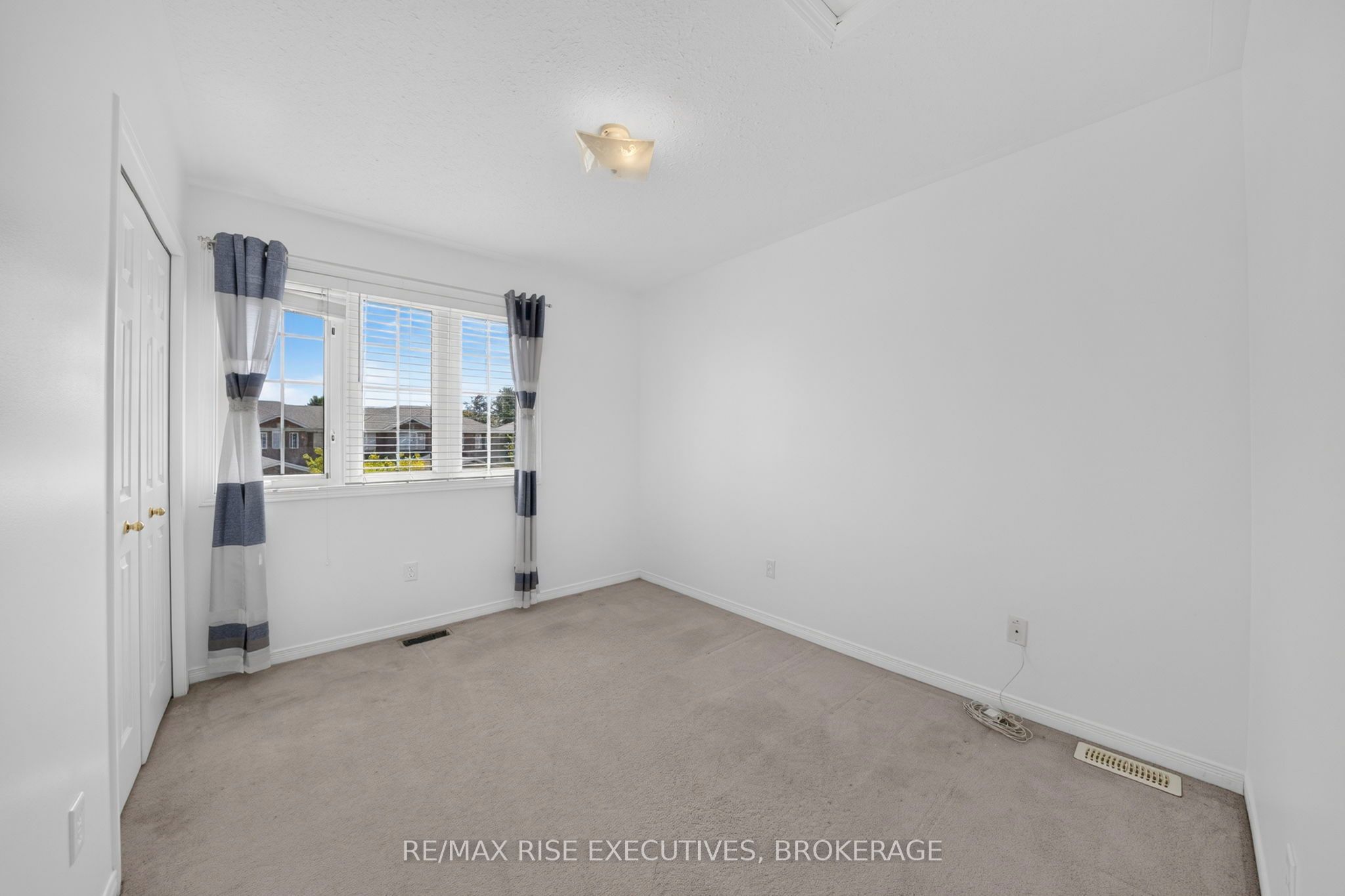 254 Ellesmeer Avenue Property Photo 24