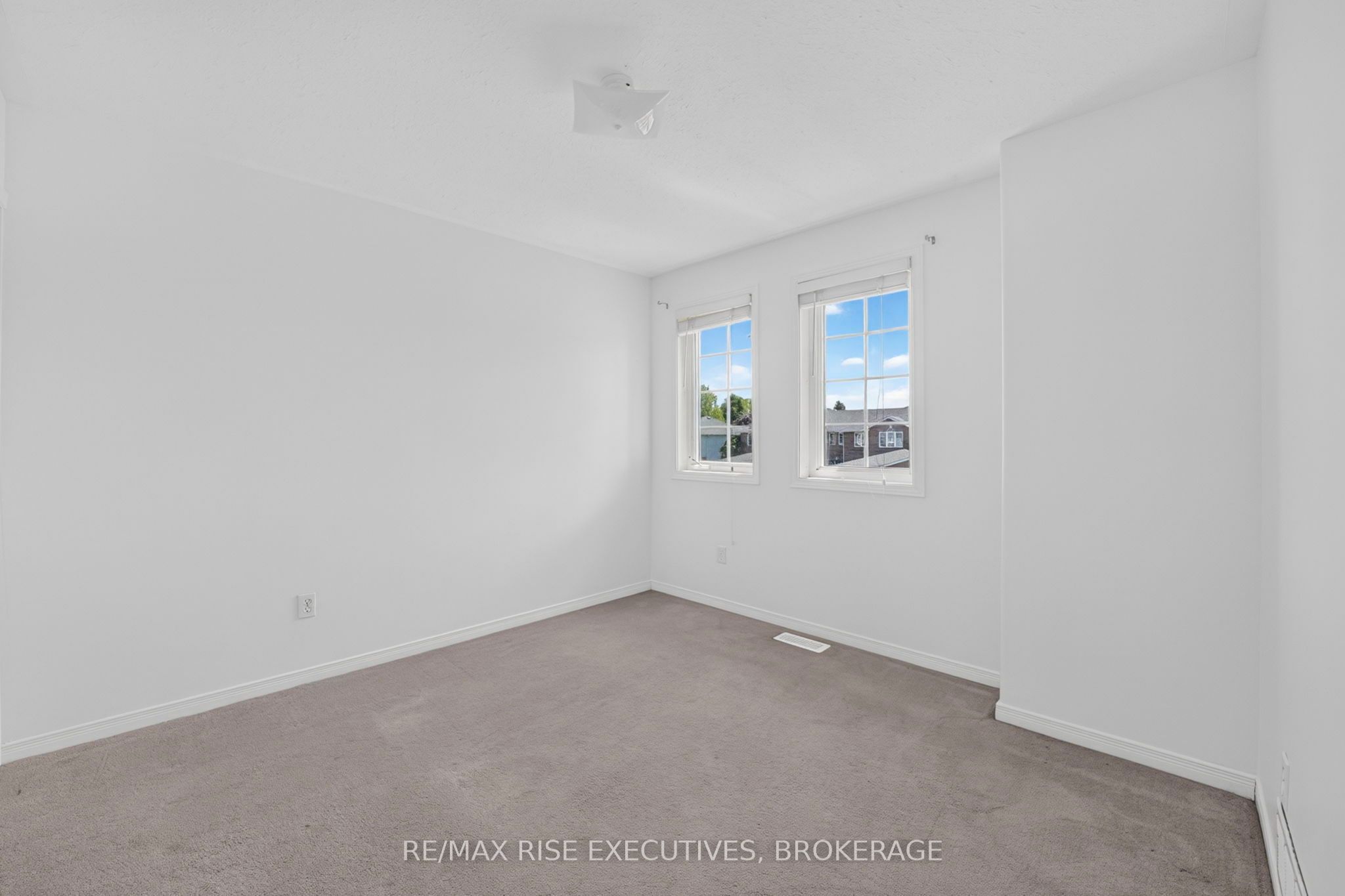 254 Ellesmeer Avenue Property Photo 27