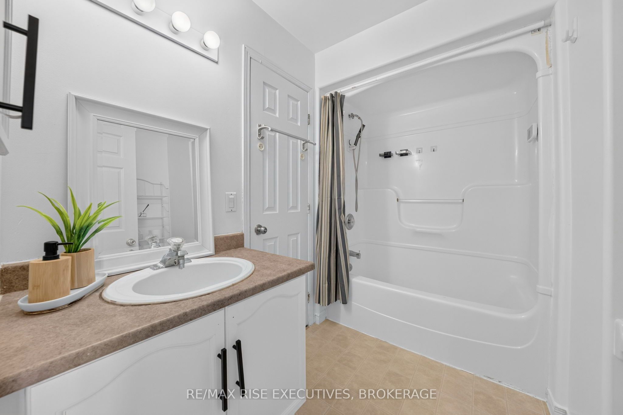 254 Ellesmeer Avenue Property Photo 30
