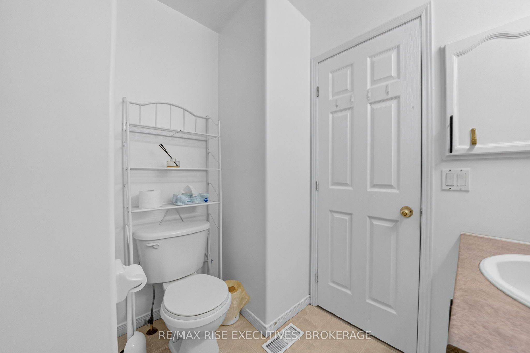 254 Ellesmeer Avenue Property Photo 31