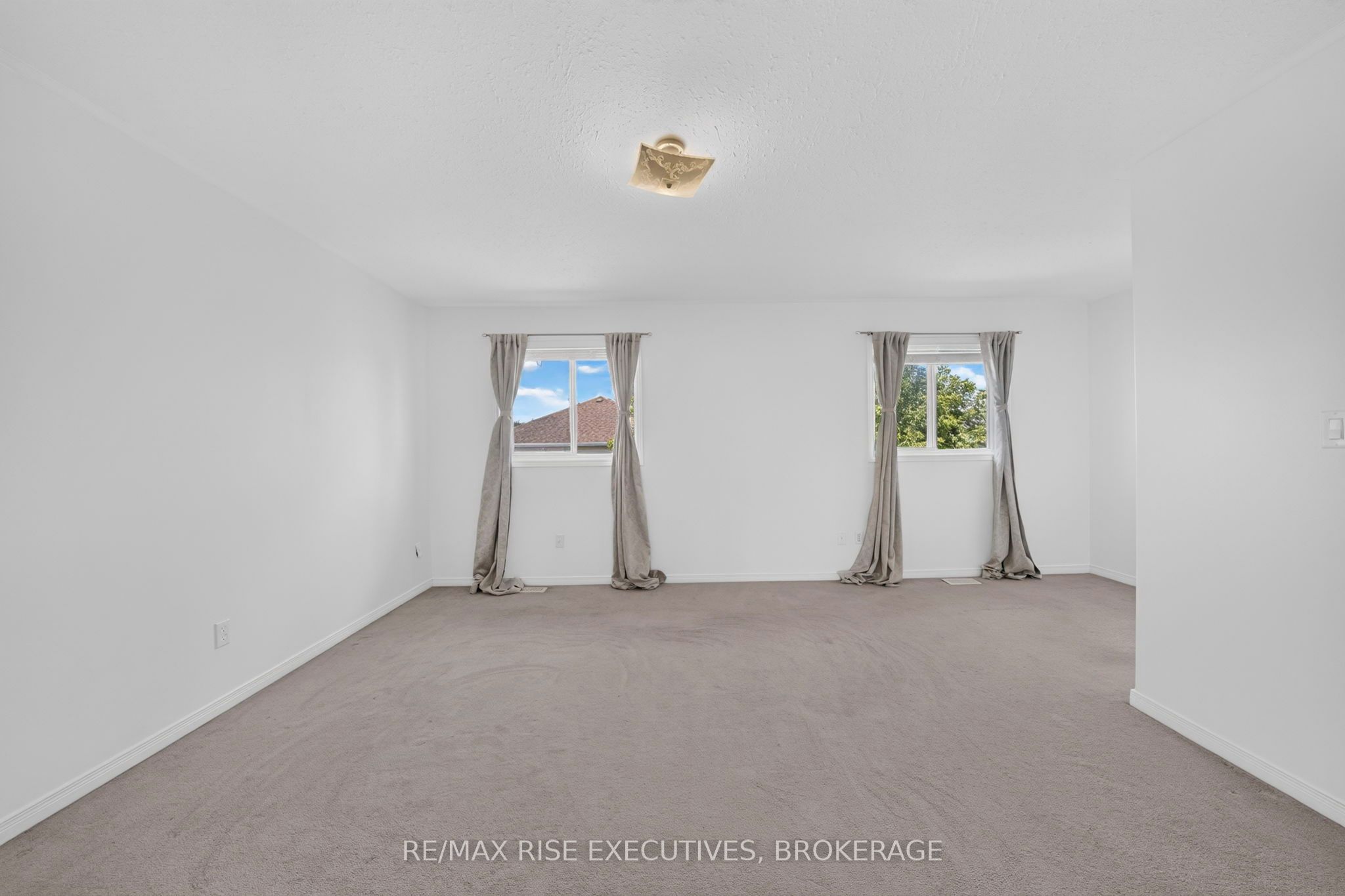 254 Ellesmeer Avenue Property Photo 32