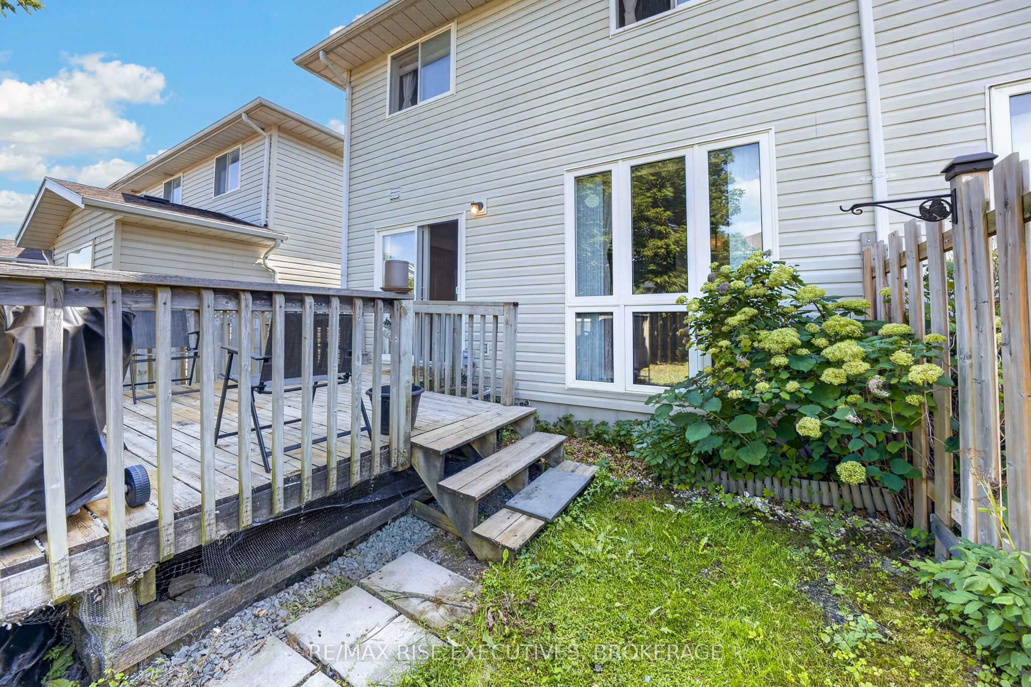 254 Ellesmeer Avenue Property Photo 39