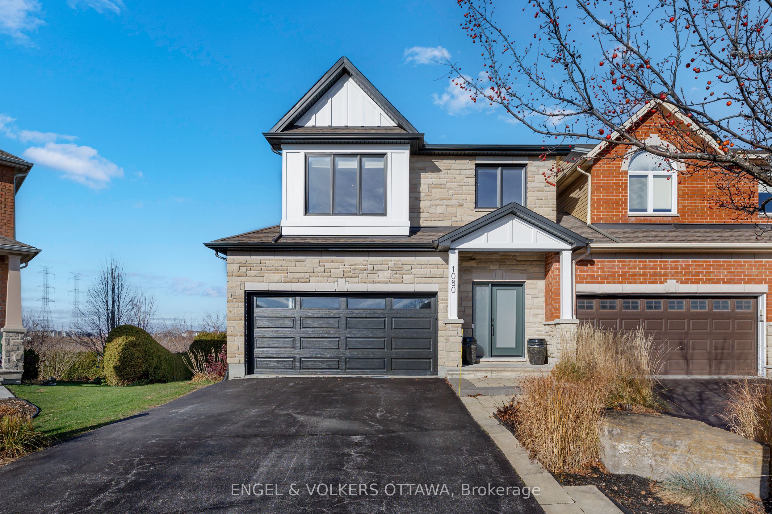 1080 Northgraves Crescent Property Photo 1