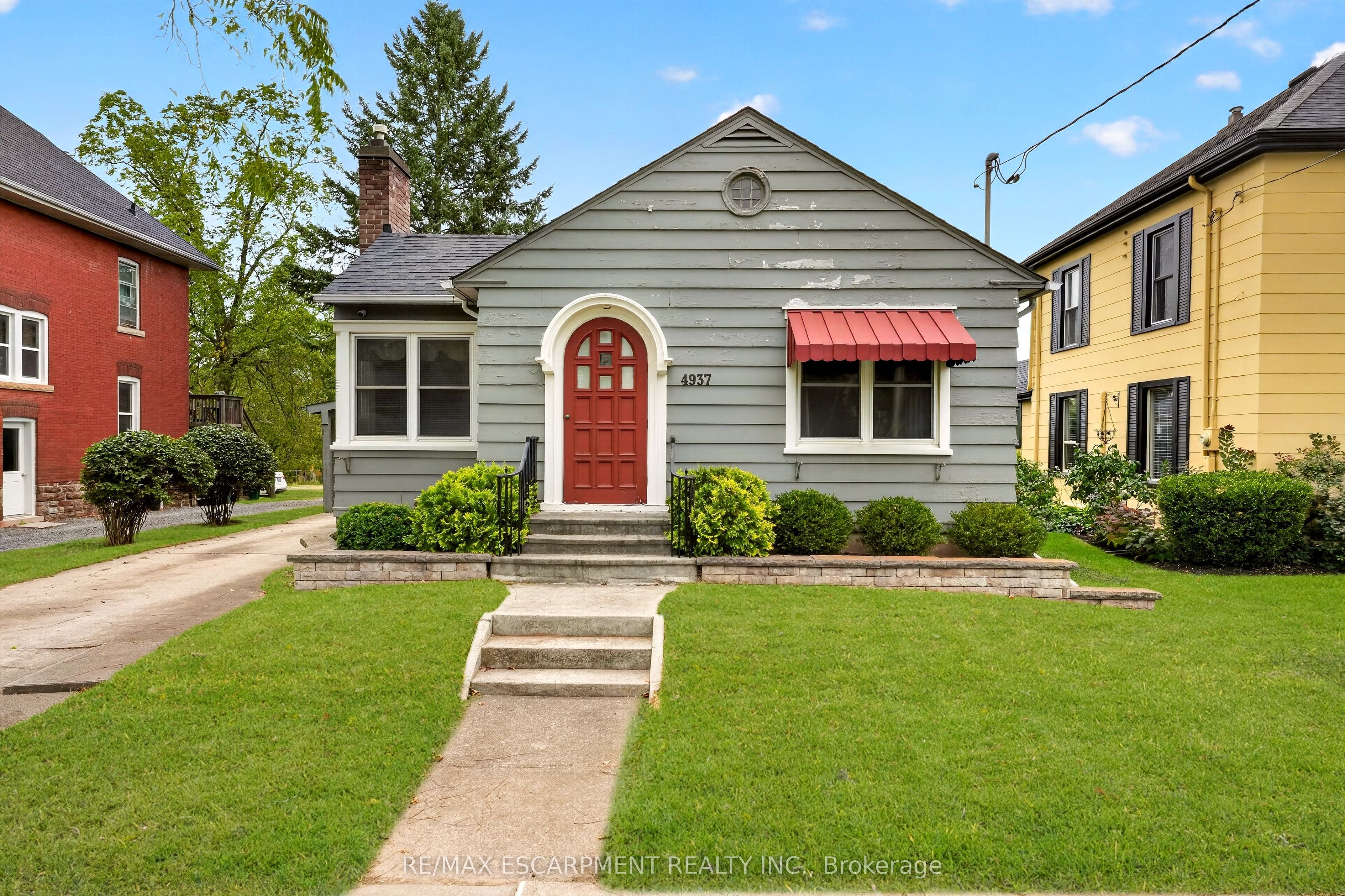 4937 King Street Property Photo 1