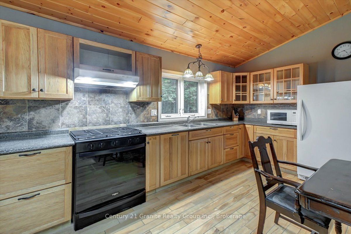 649 Madawaska Road Property Photo 9
