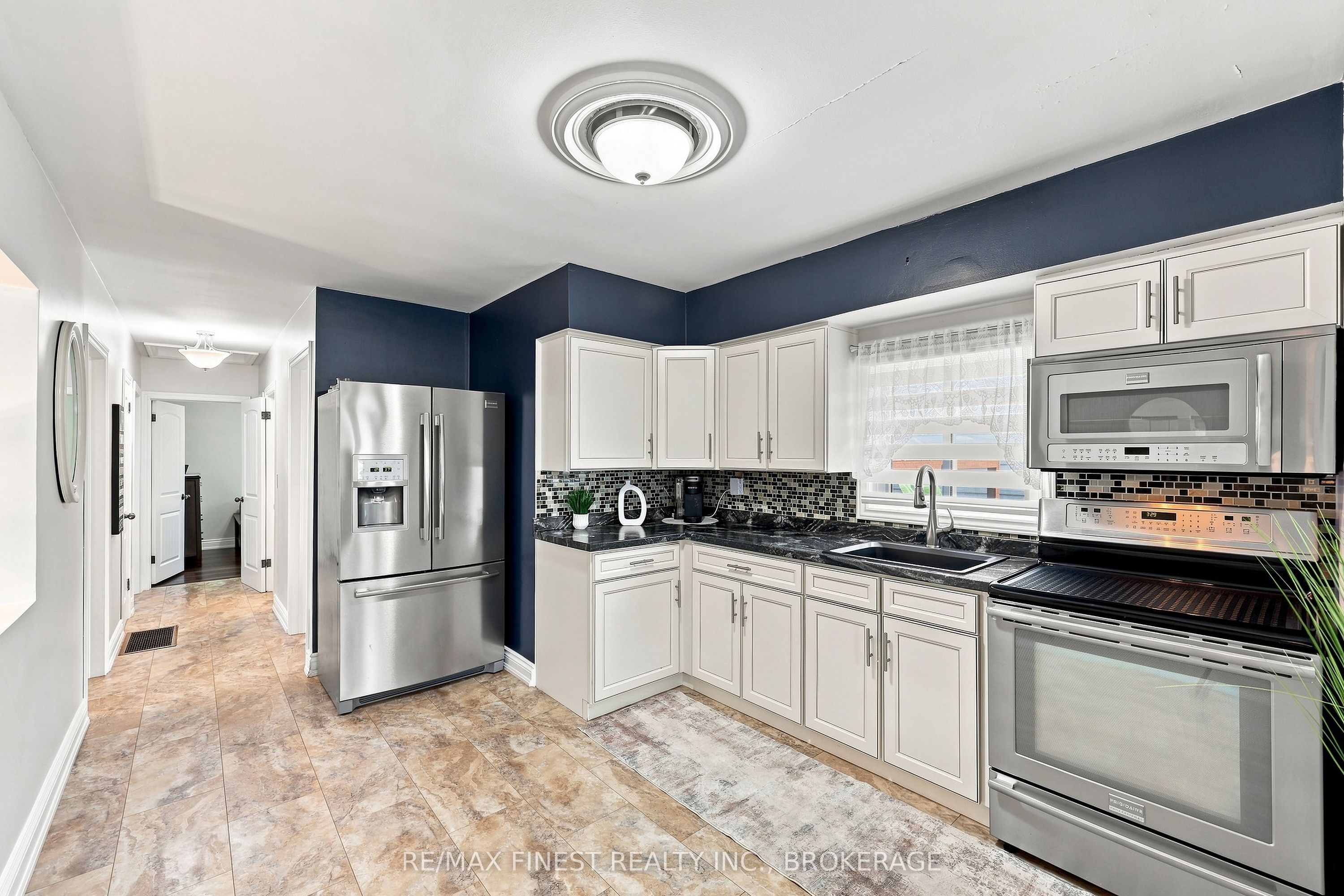 581 Division Street Property Photo 7