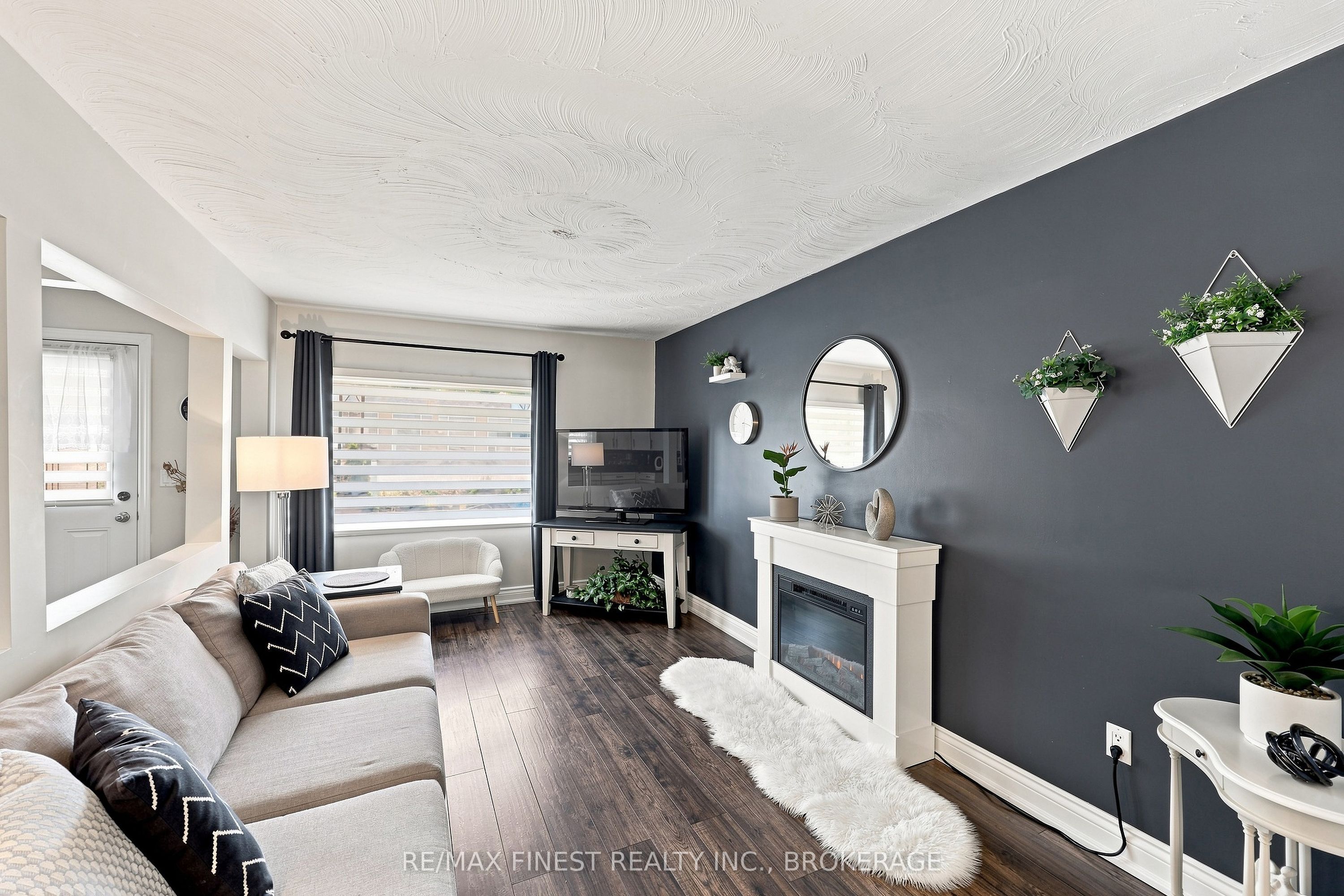 581 Division Street Property Photo 12
