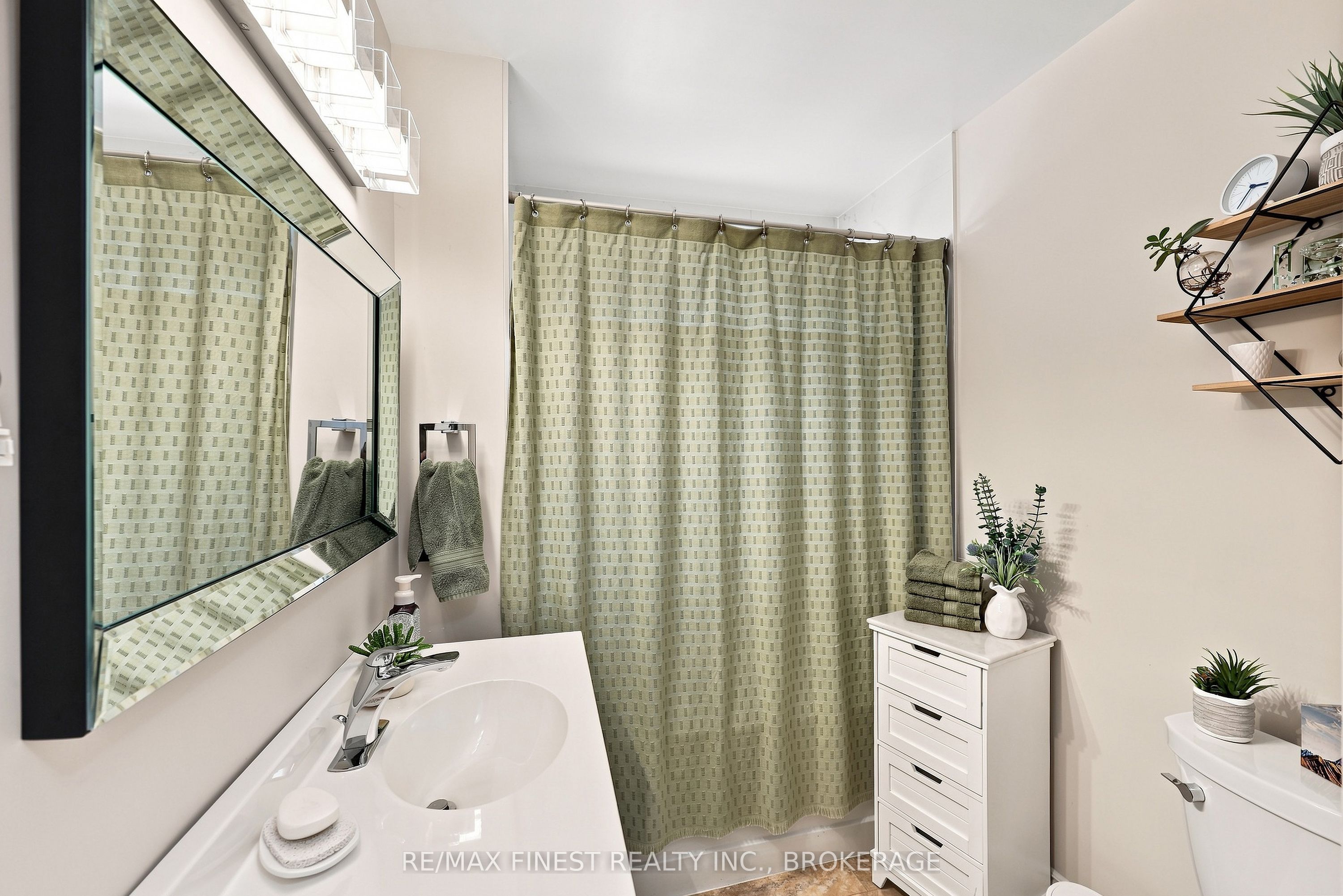 581 Division Street Property Photo 18